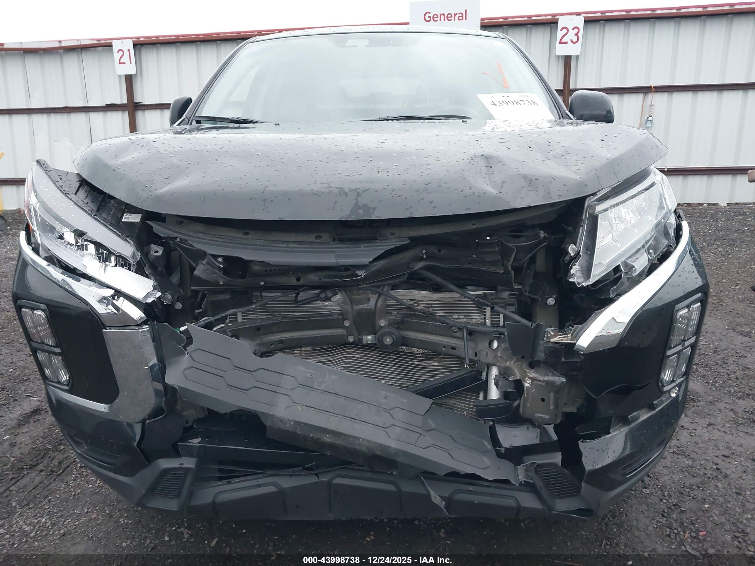 MITSUBISHI OUTLANDER image 6