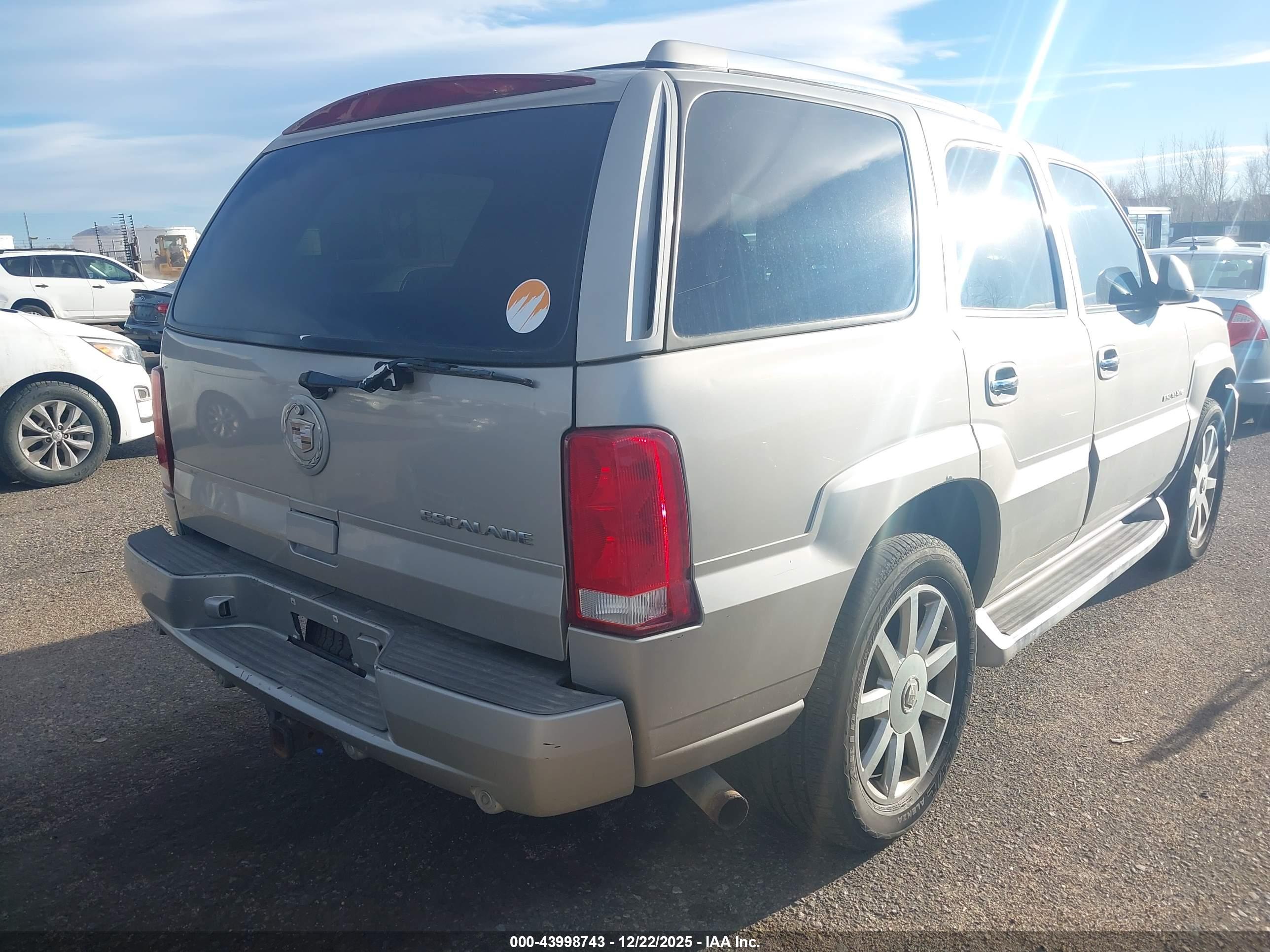 CADILLAC ESCALADE image 4