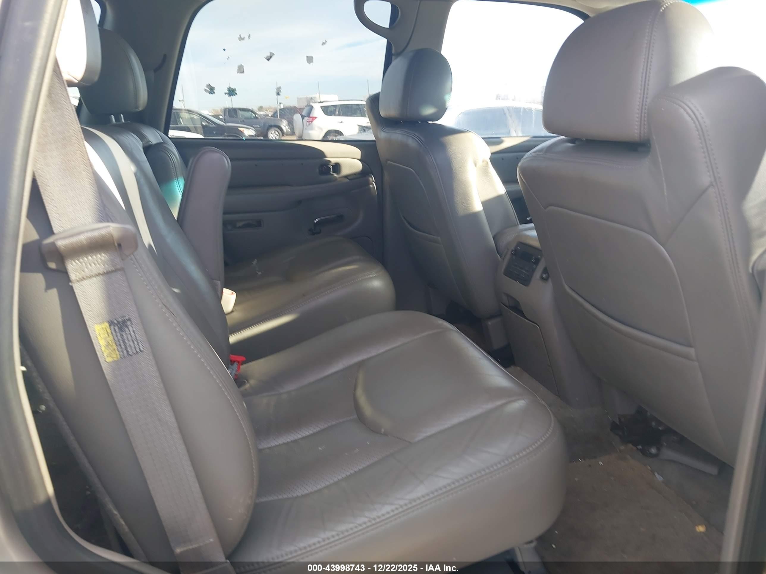 CADILLAC ESCALADE image 8