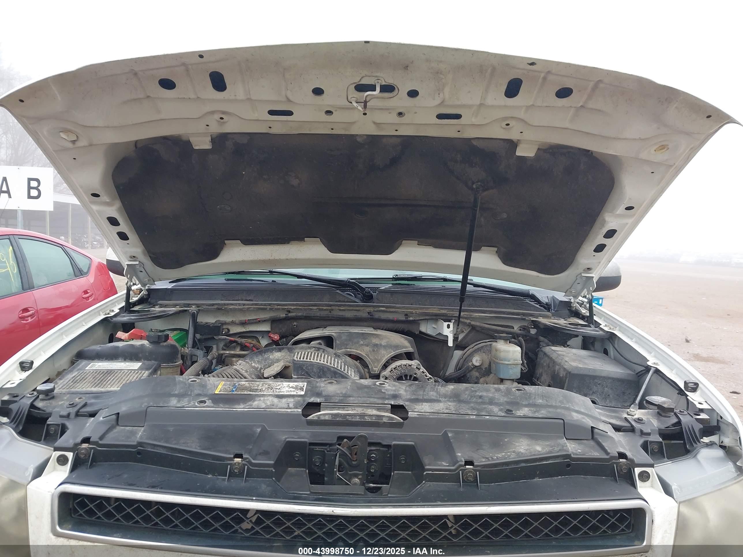 CHEVROLET SUBURBAN image 10