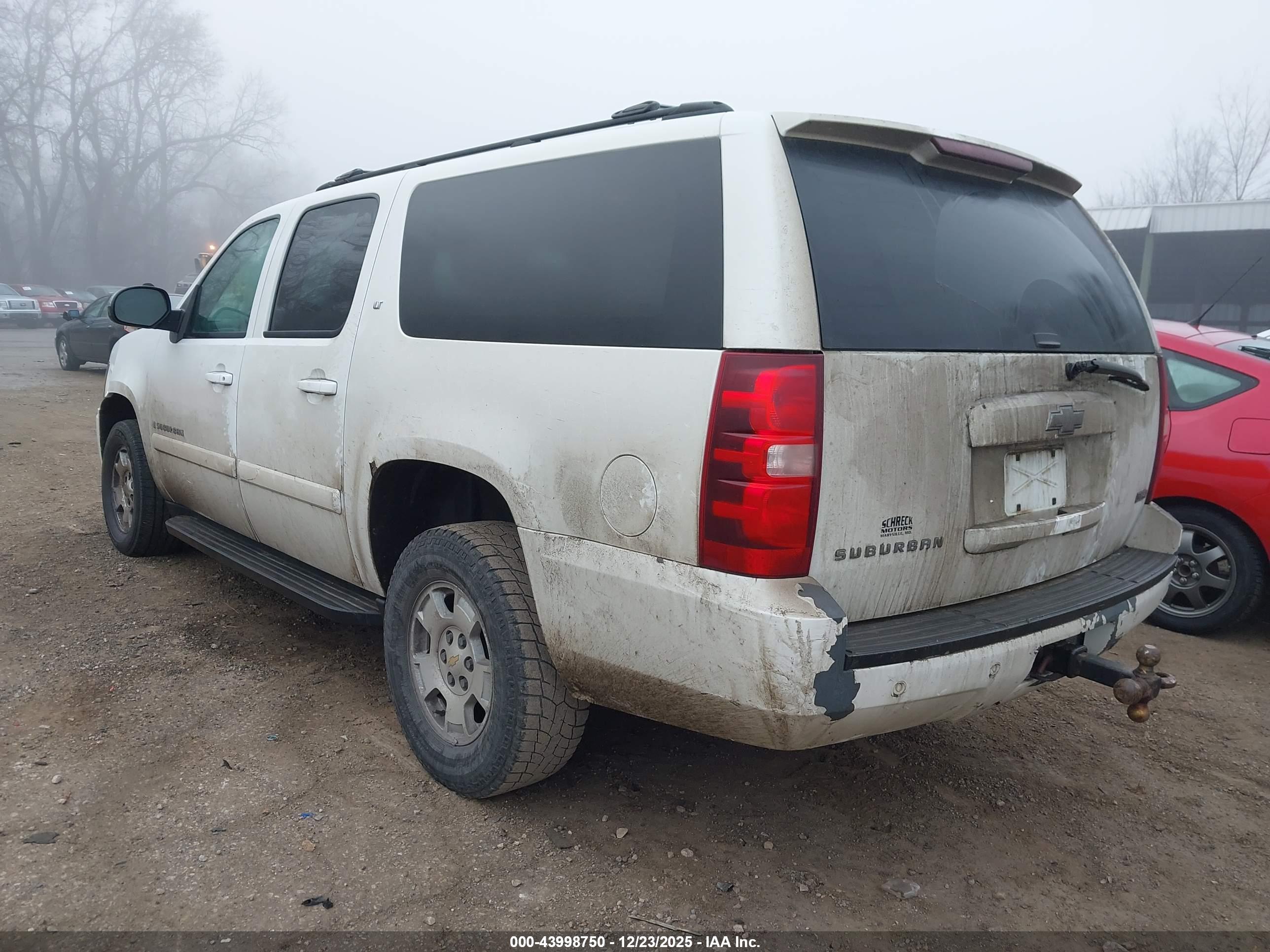 CHEVROLET SUBURBAN image 3