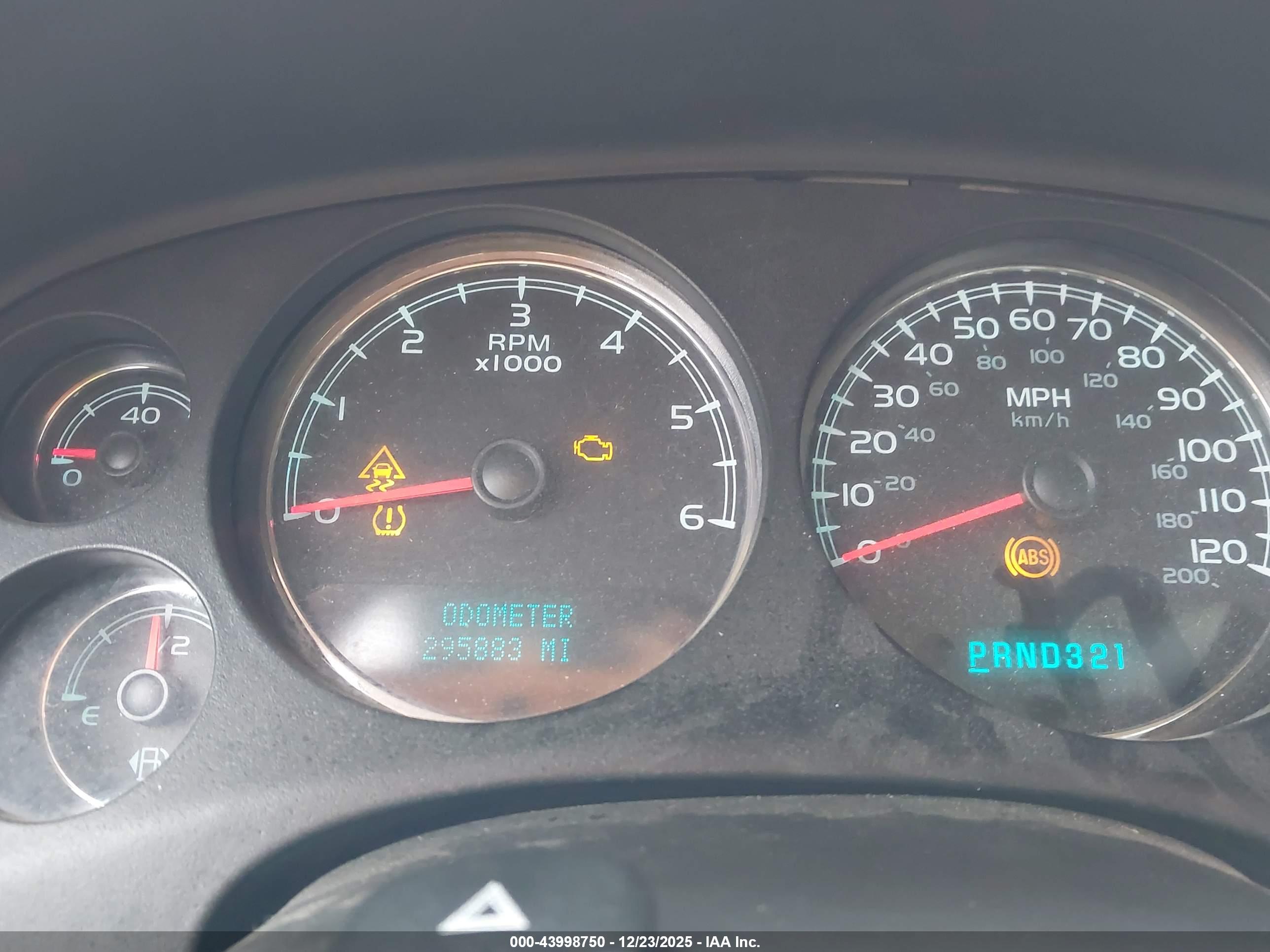 CHEVROLET SUBURBAN image 7