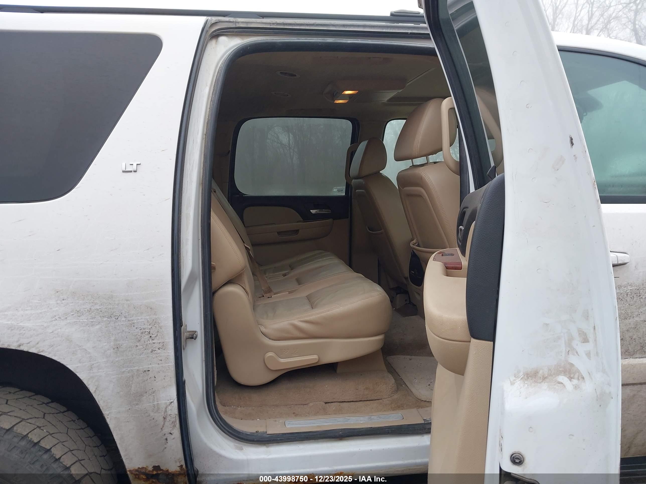 CHEVROLET SUBURBAN image 8