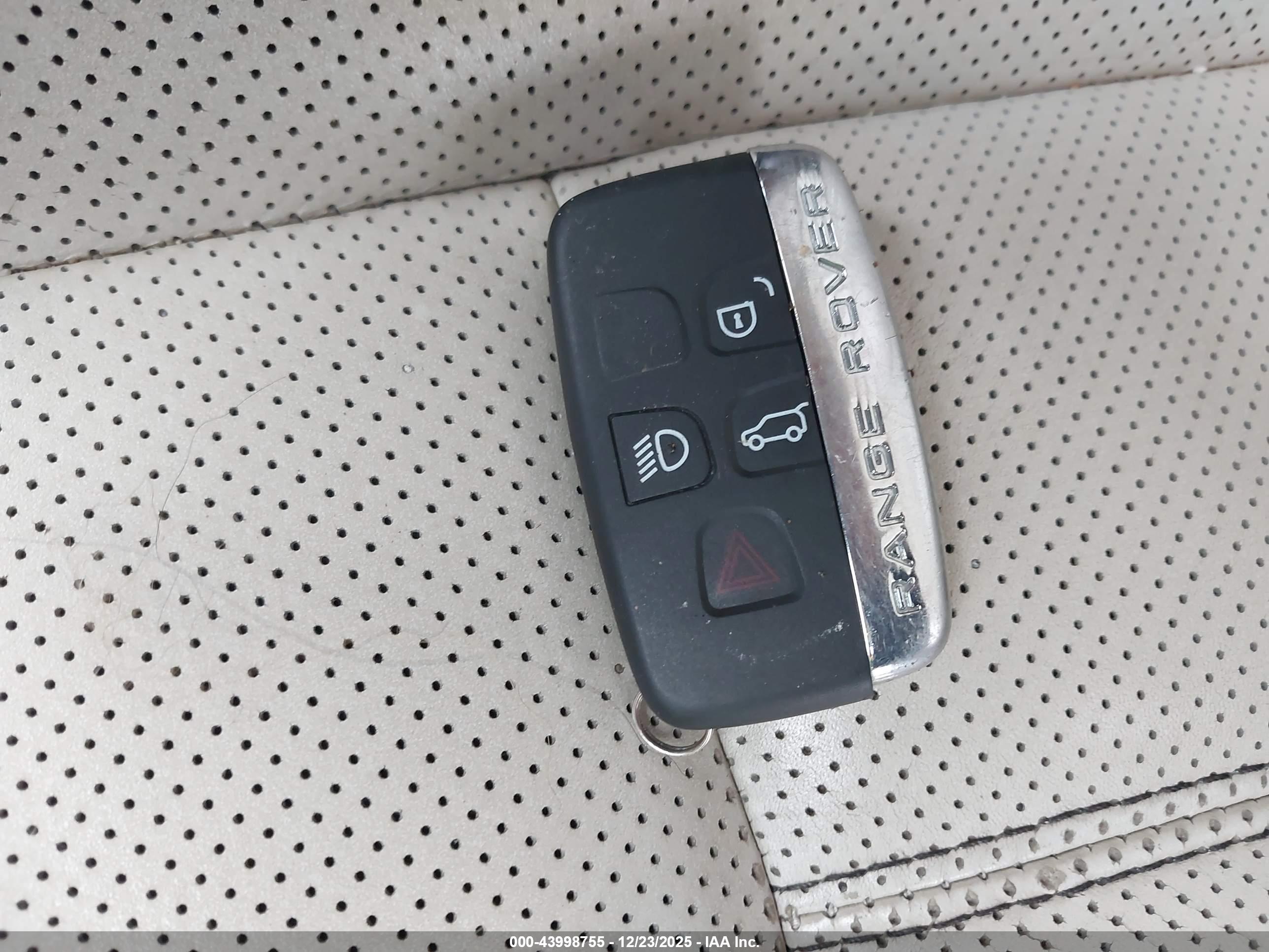 LAND ROVER image 11