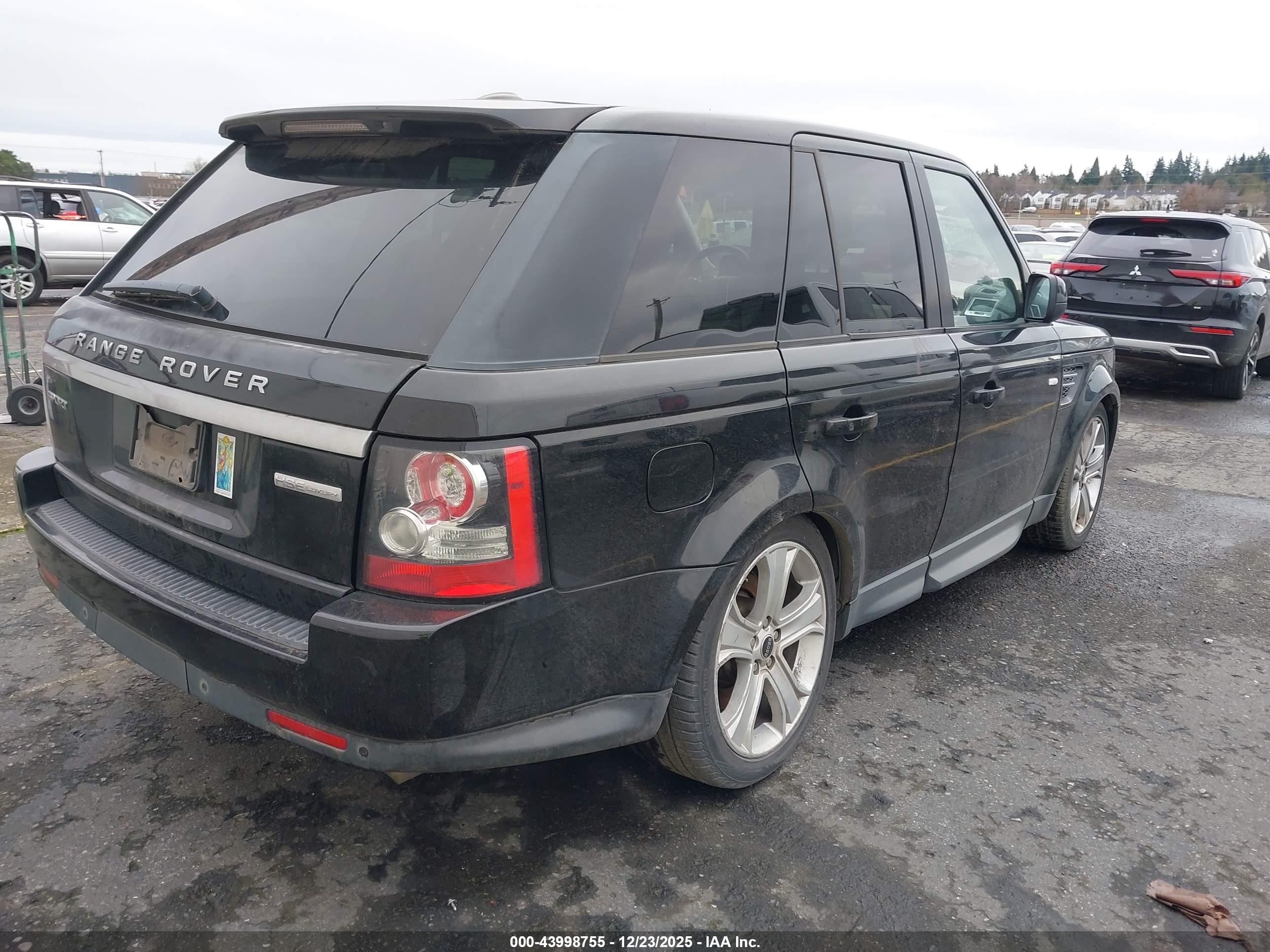 LAND ROVER image 4