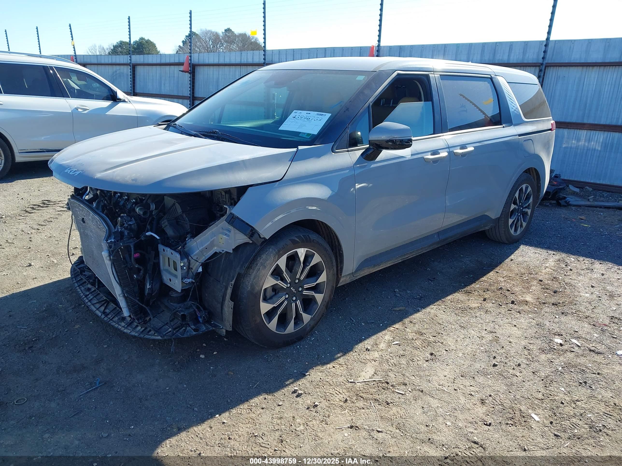 KIA CARNIVAL image 2