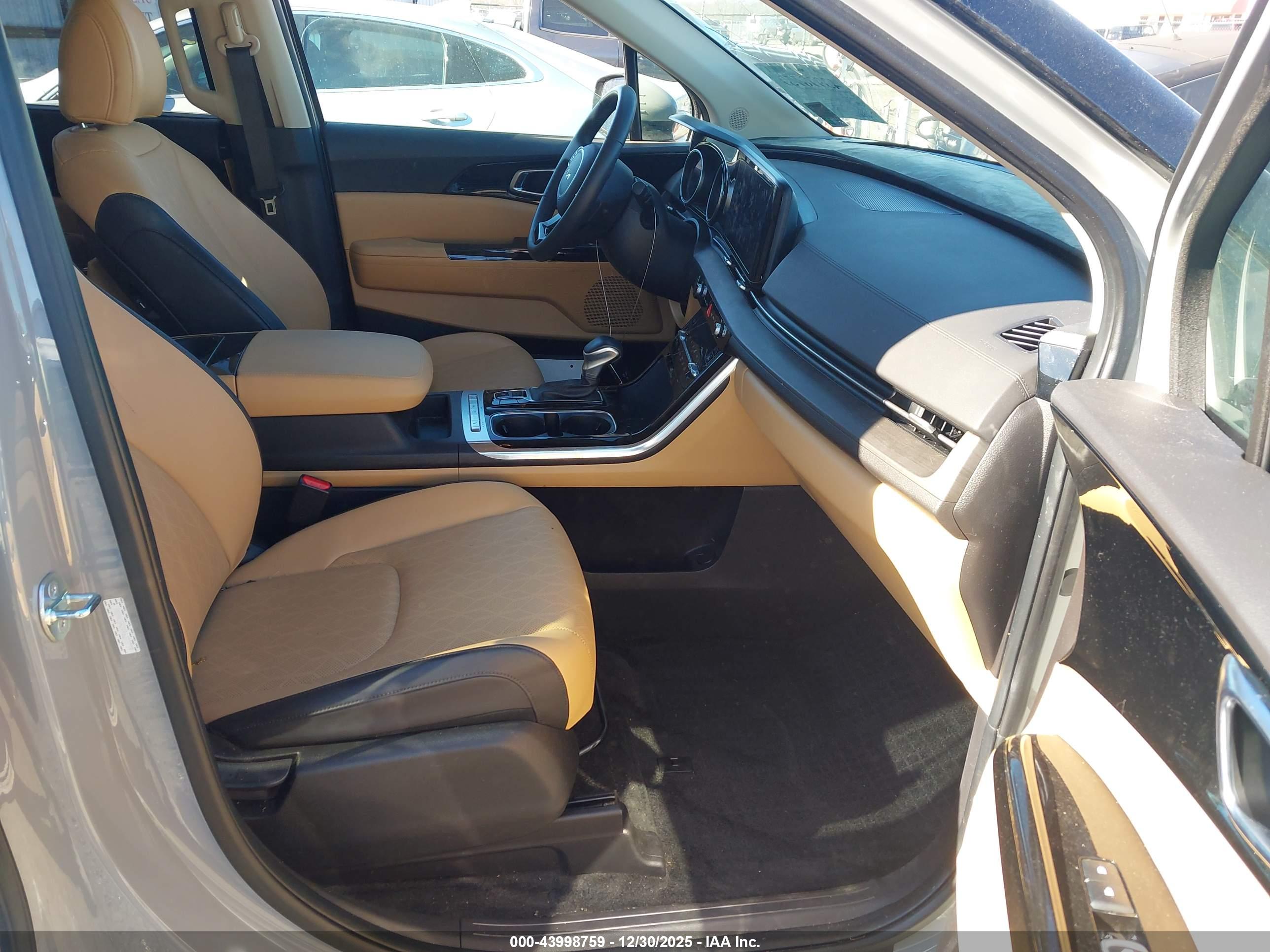 KIA CARNIVAL image 5
