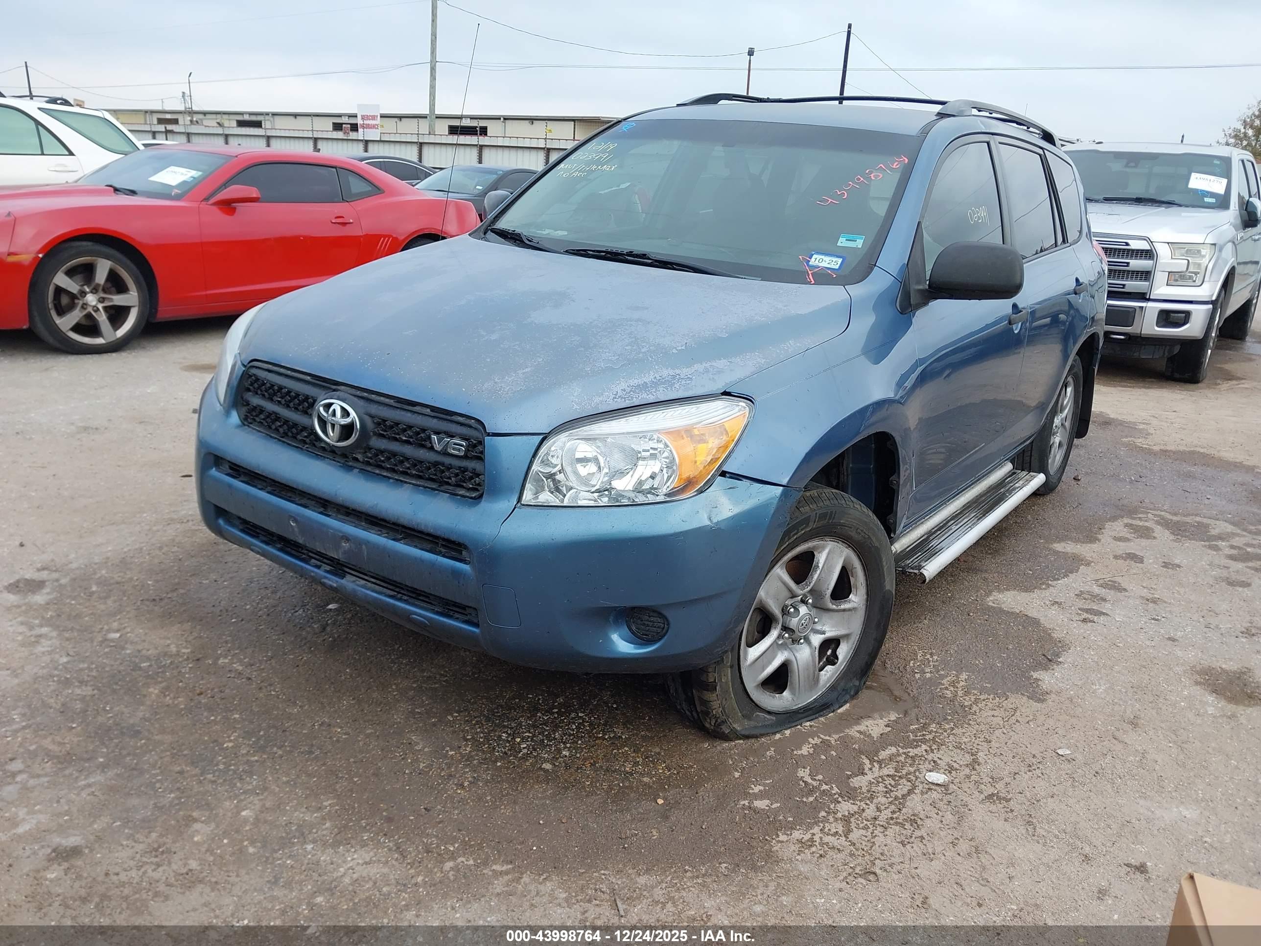 TOYOTA RAV4 image 2