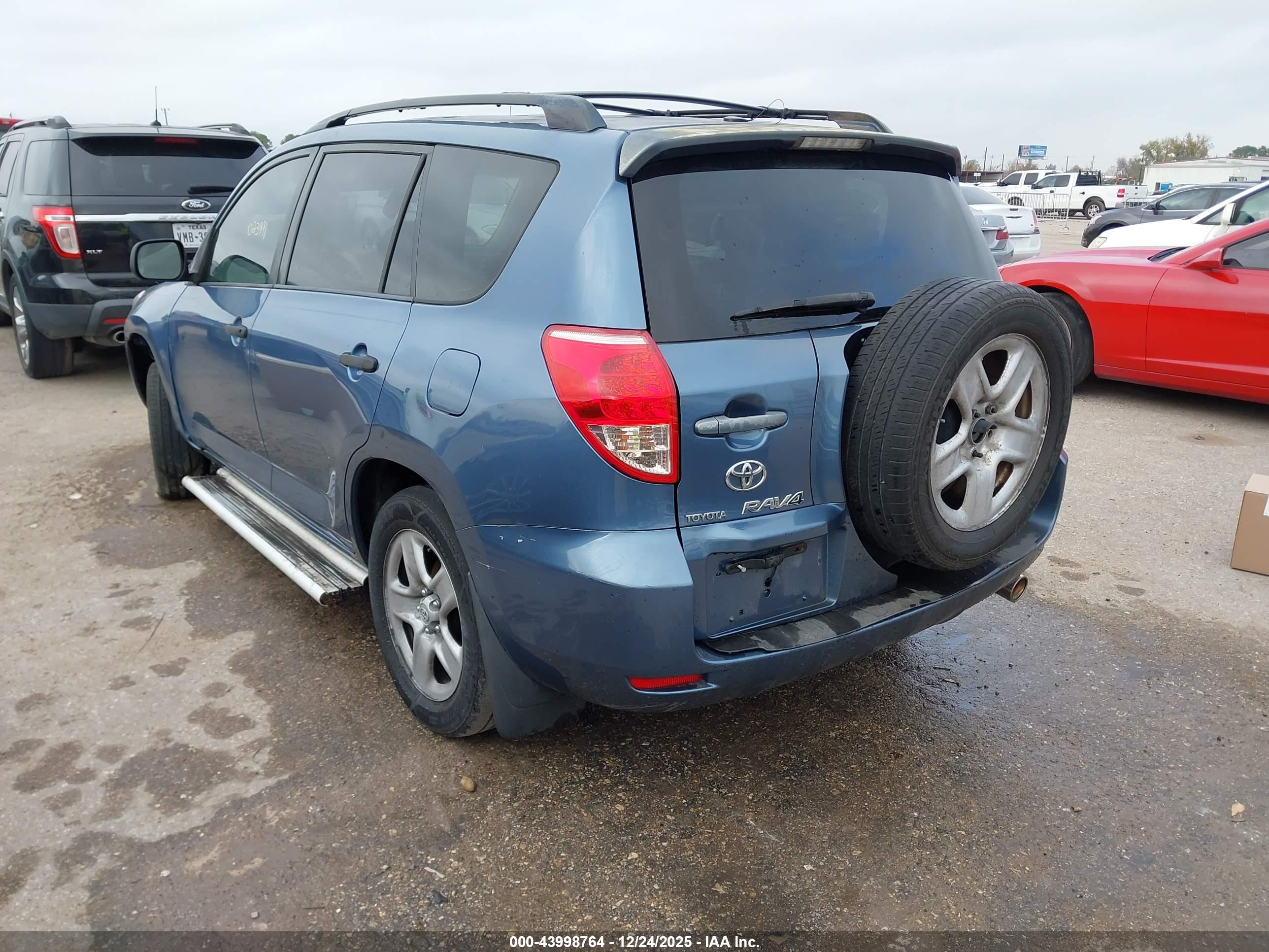 TOYOTA RAV4 image 3