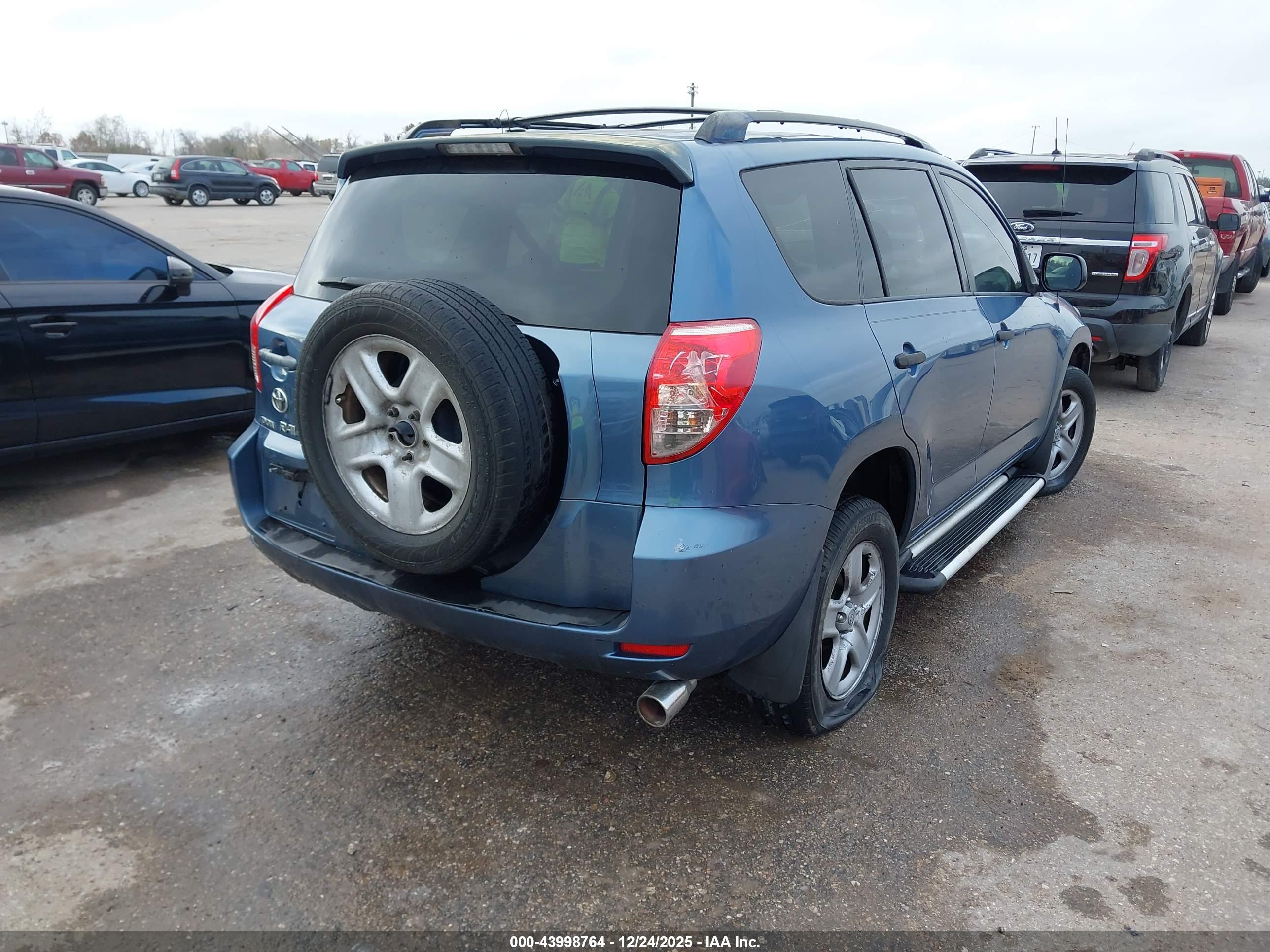 TOYOTA RAV4 image 4