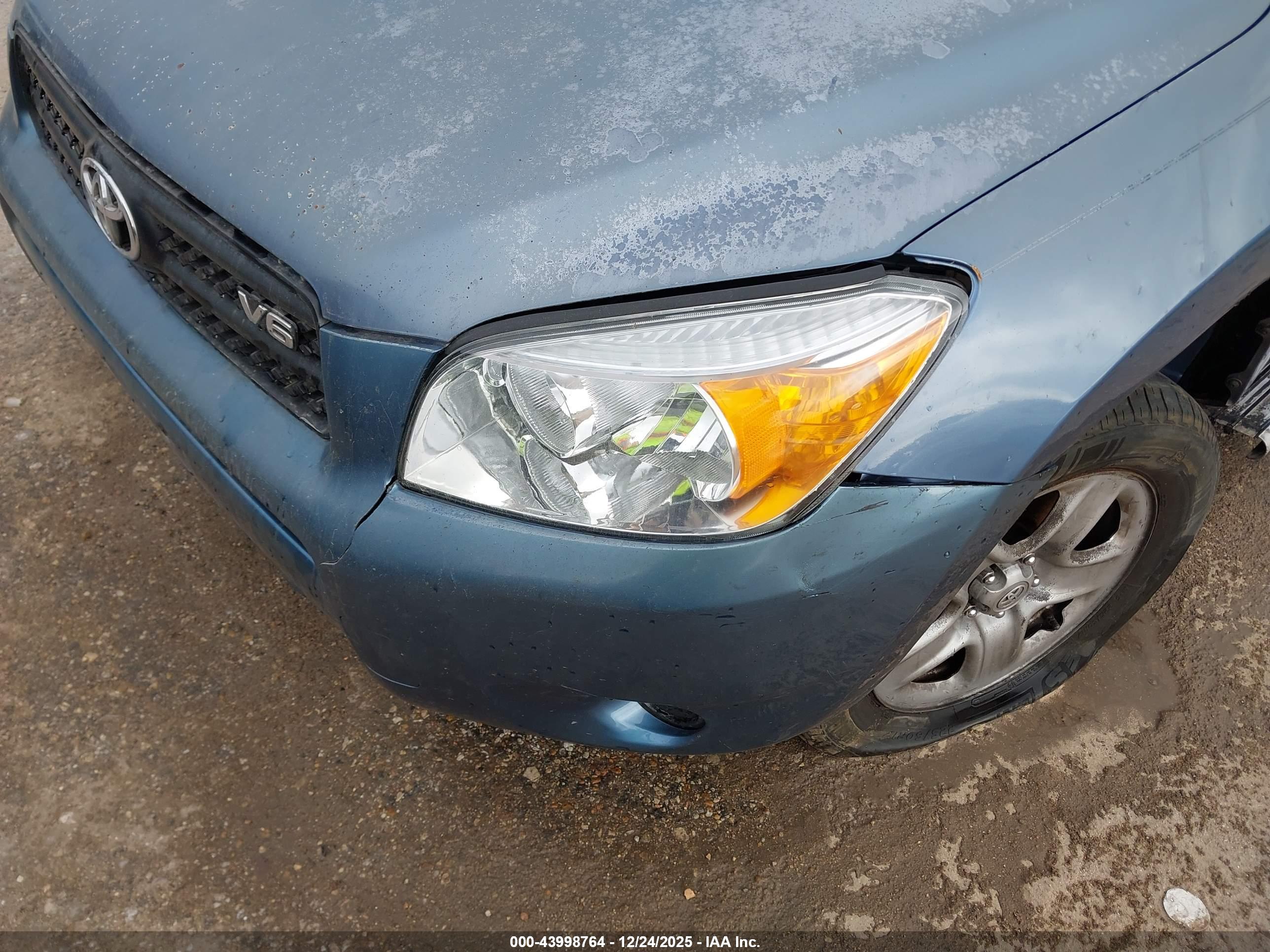TOYOTA RAV4 image 6