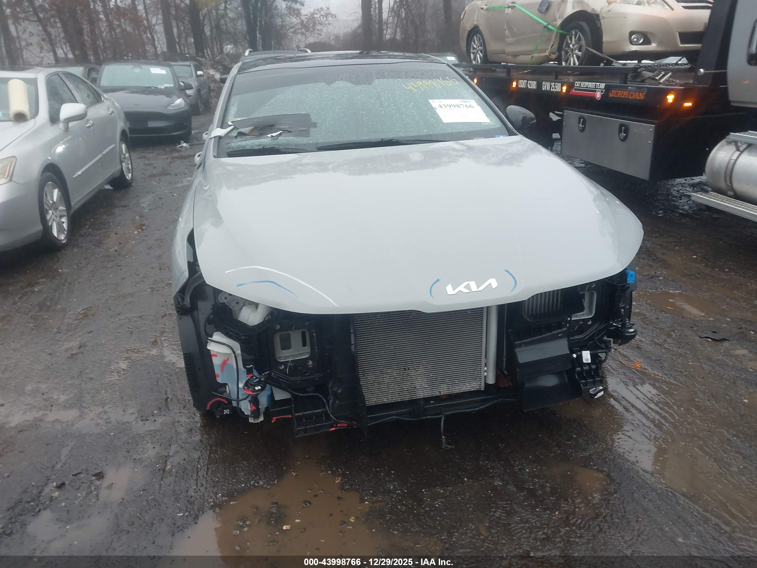 KIA K5 image 6