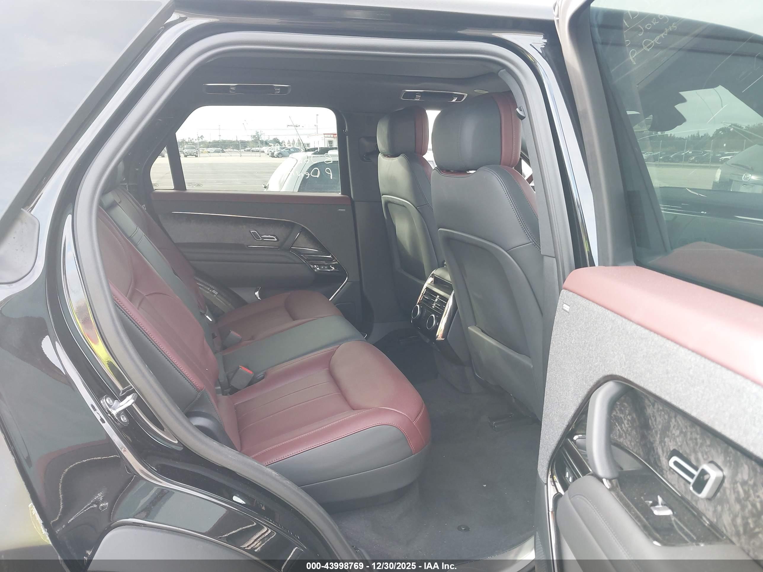 LAND ROVER image 8
