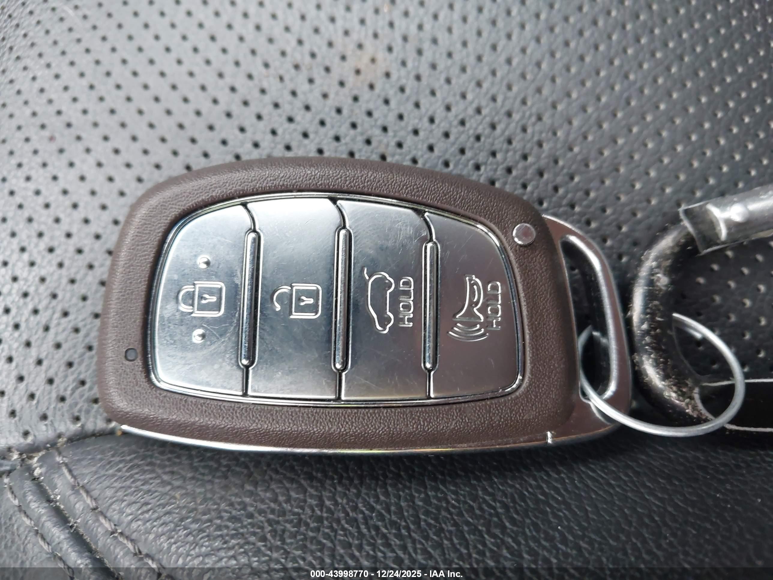 HYUNDAI TUCSON image 11