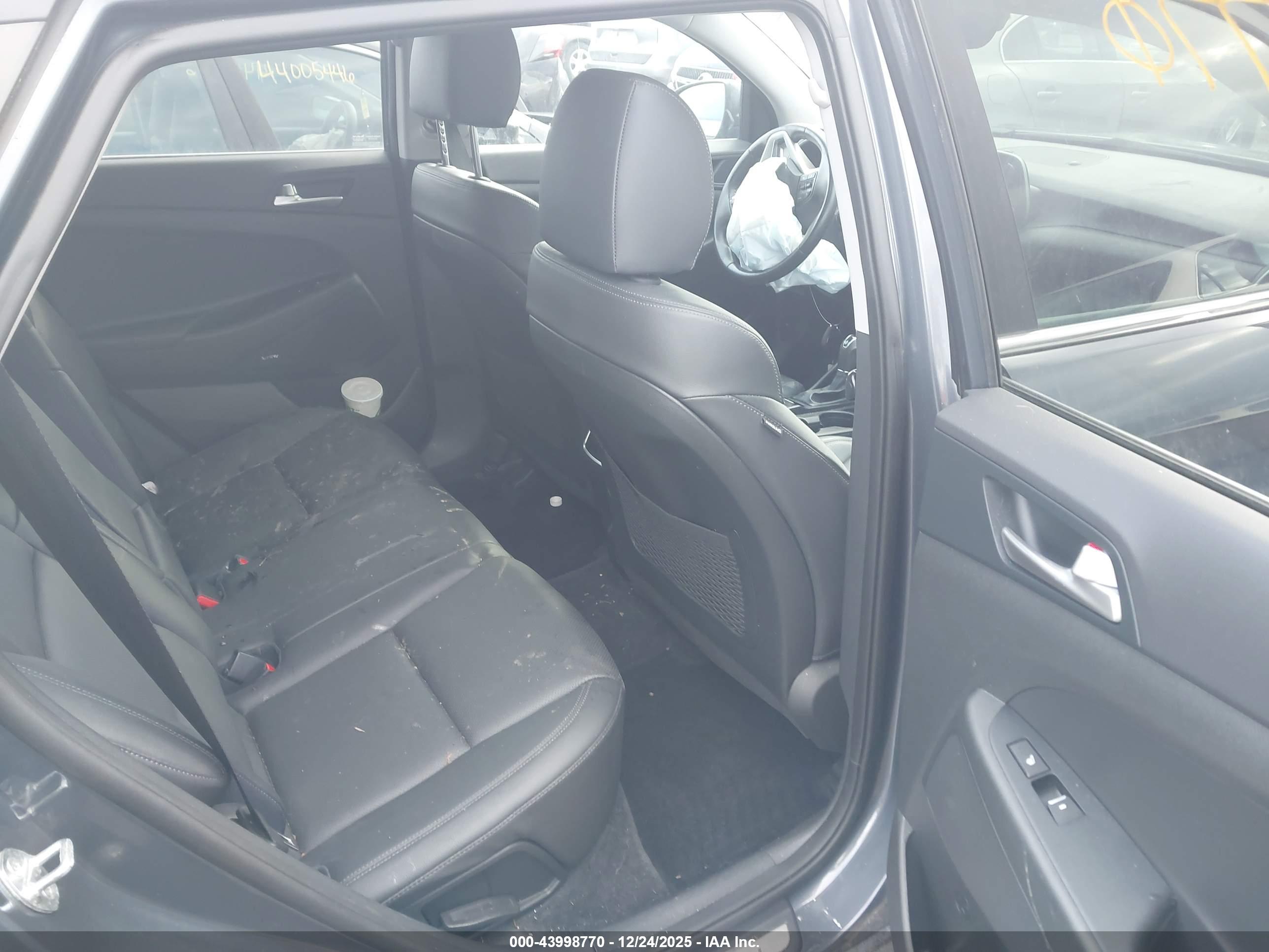 HYUNDAI TUCSON image 8
