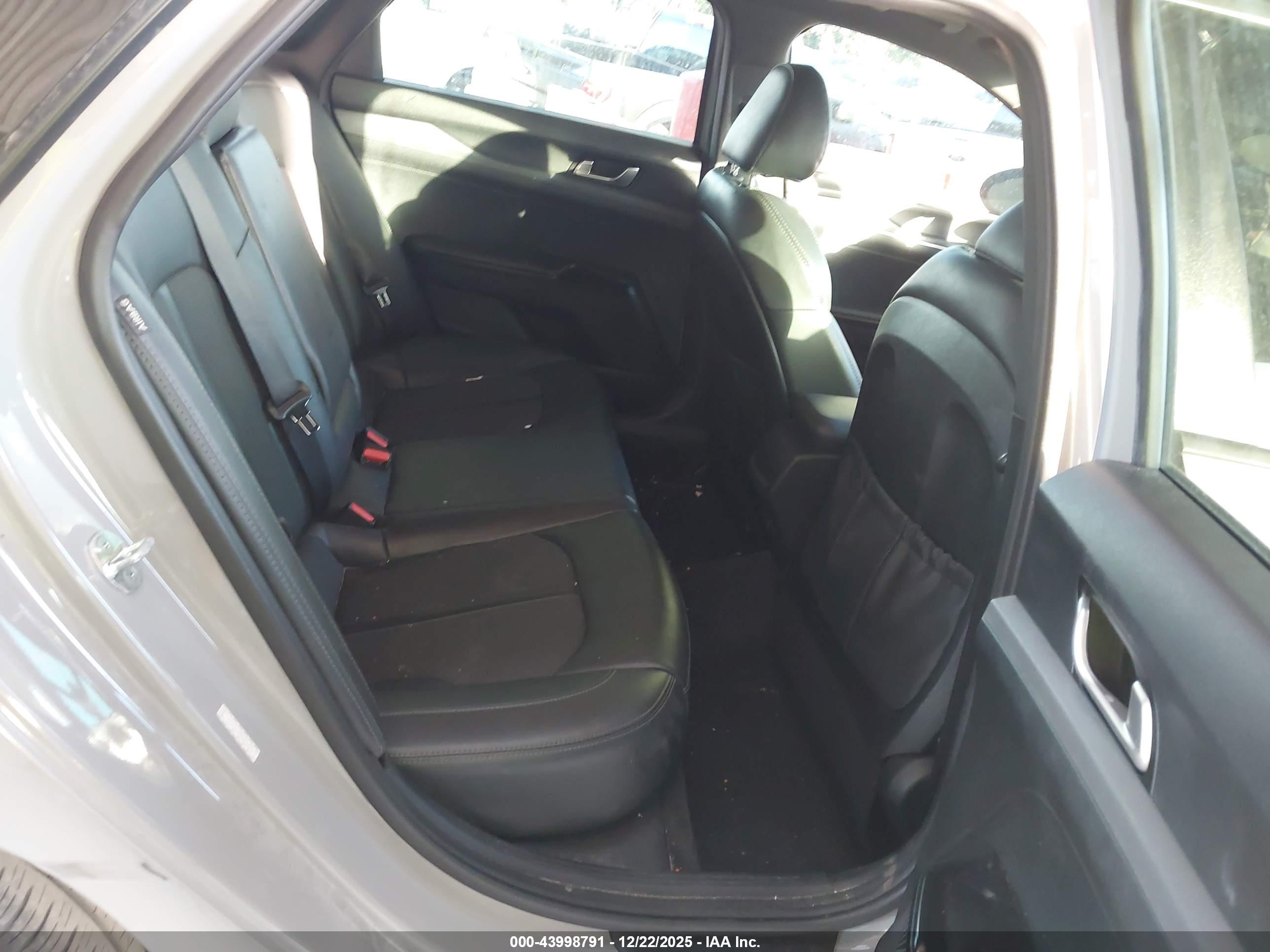 KIA K5 image 8