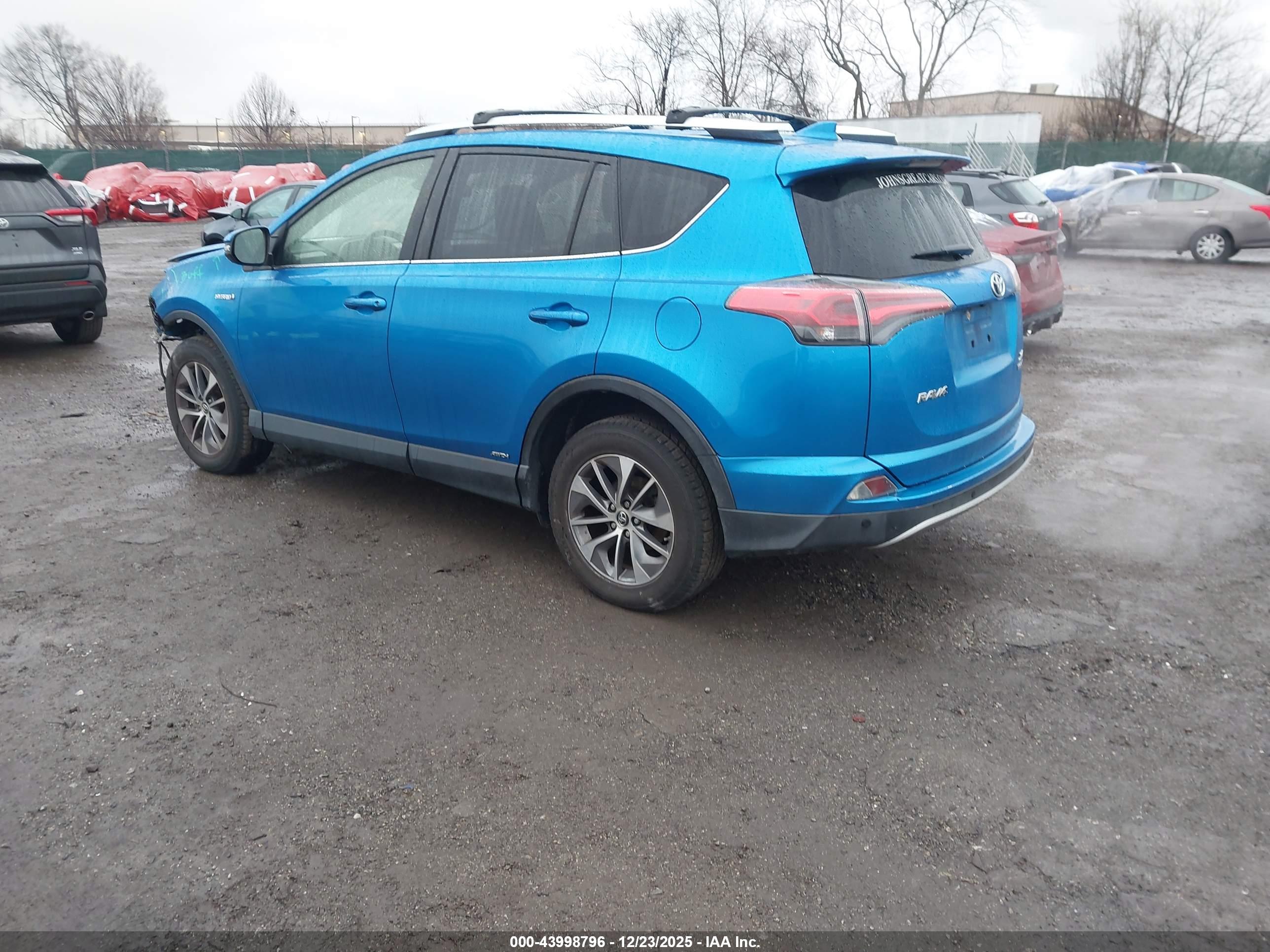 TOYOTA RAV4 image 3
