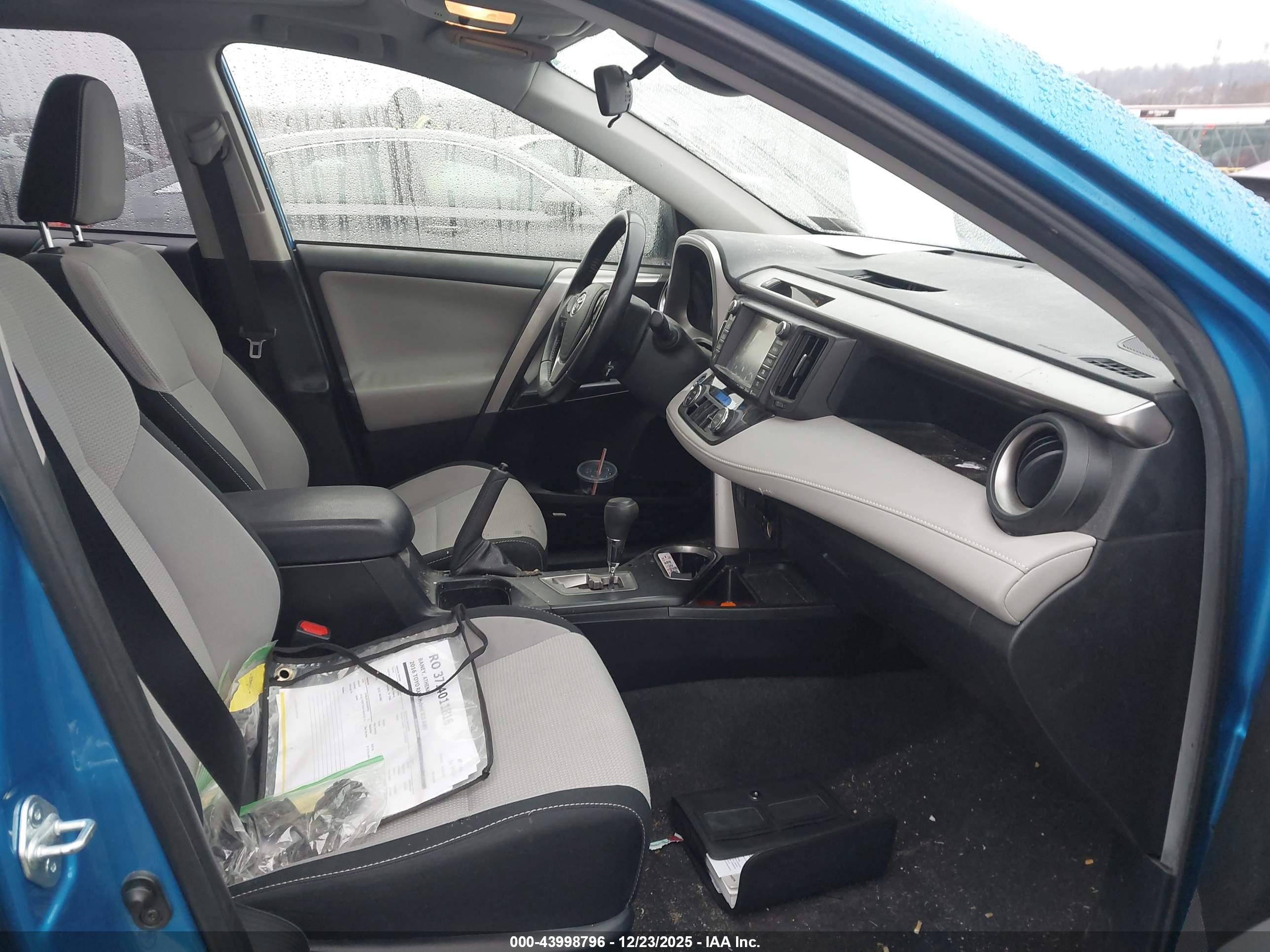 TOYOTA RAV4 image 5