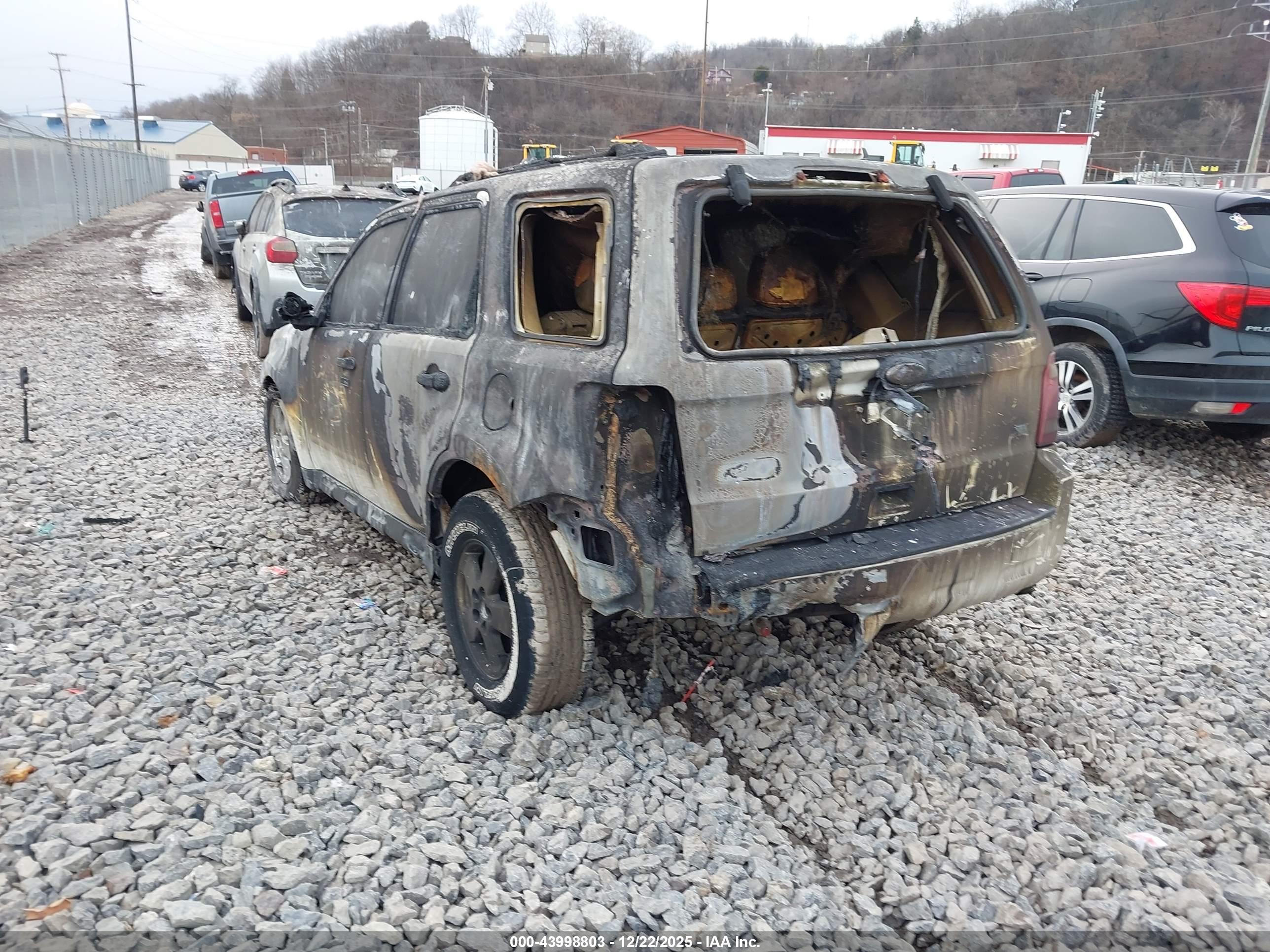 FORD ESCAPE image 3
