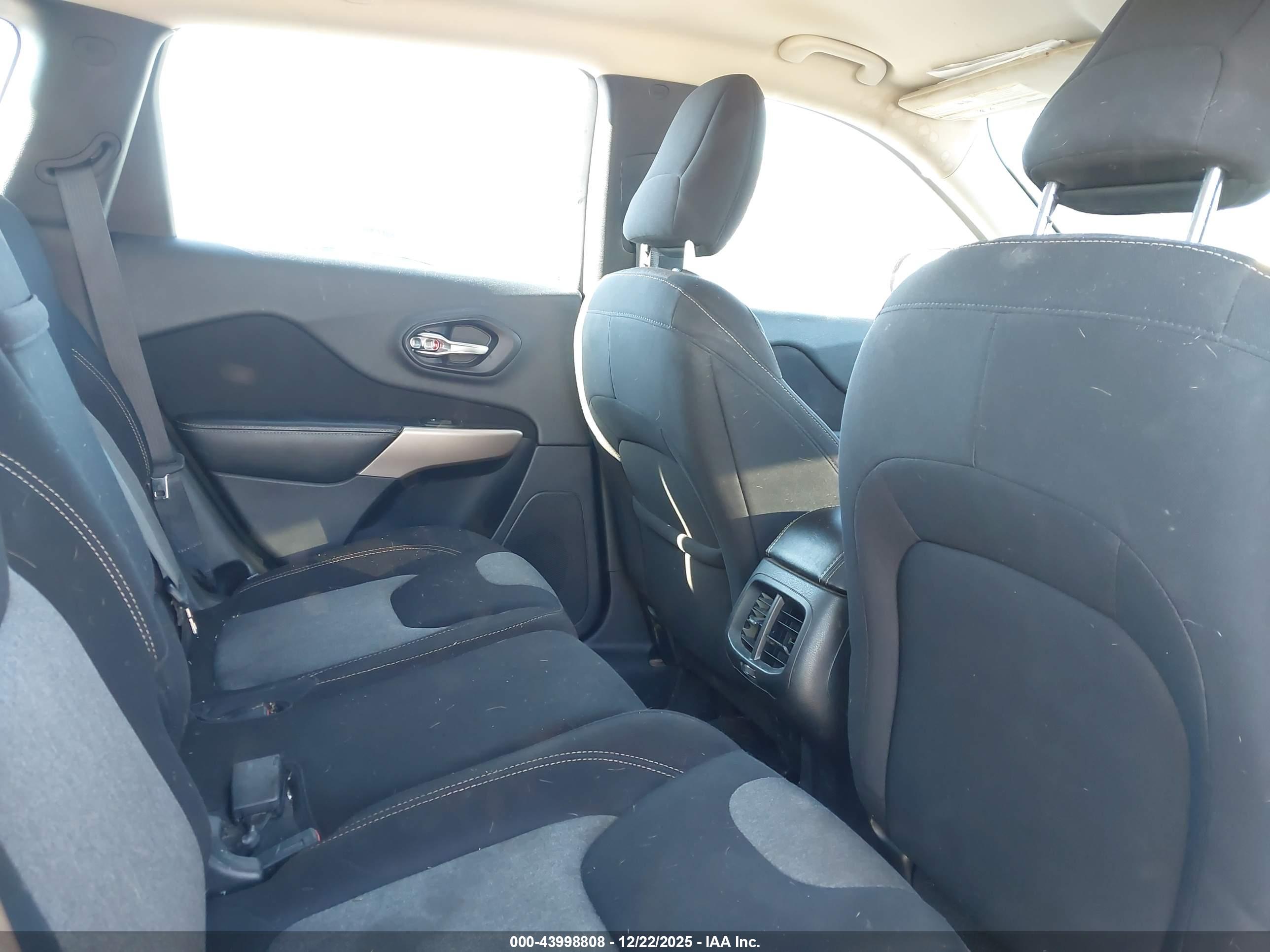 JEEP CHEROKEE image 8