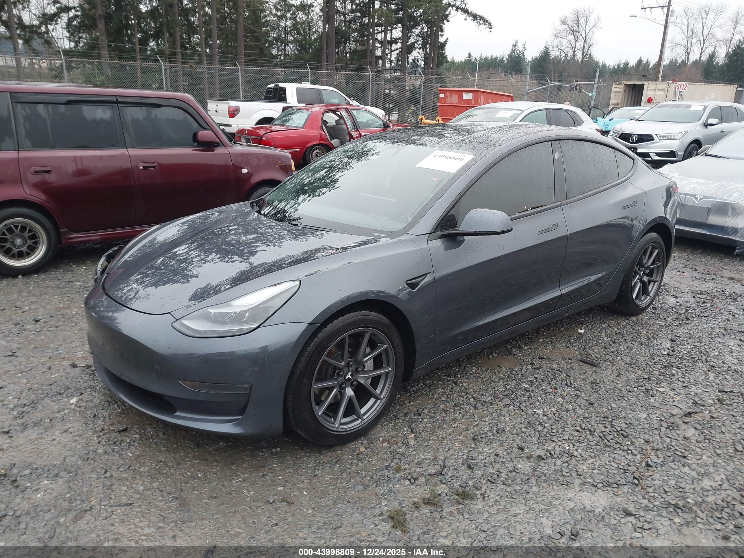 TESLA MODEL image 2