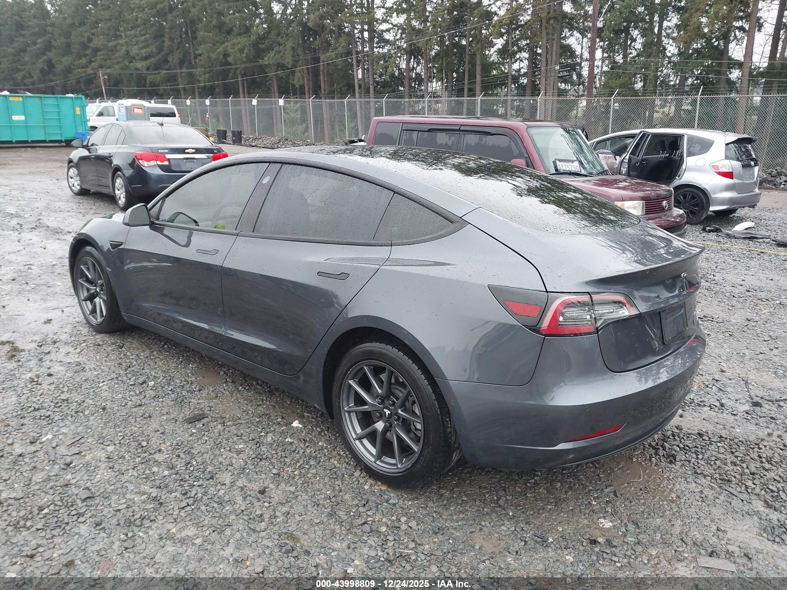 TESLA MODEL image 3