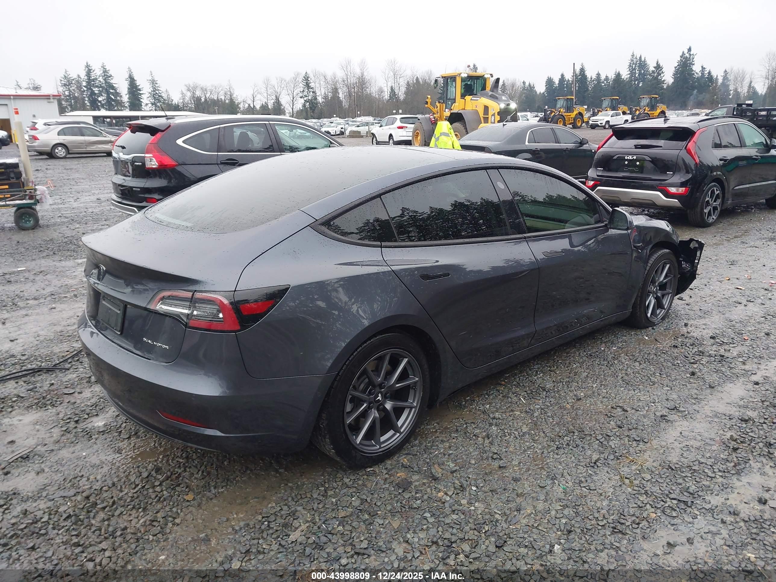 TESLA MODEL image 4