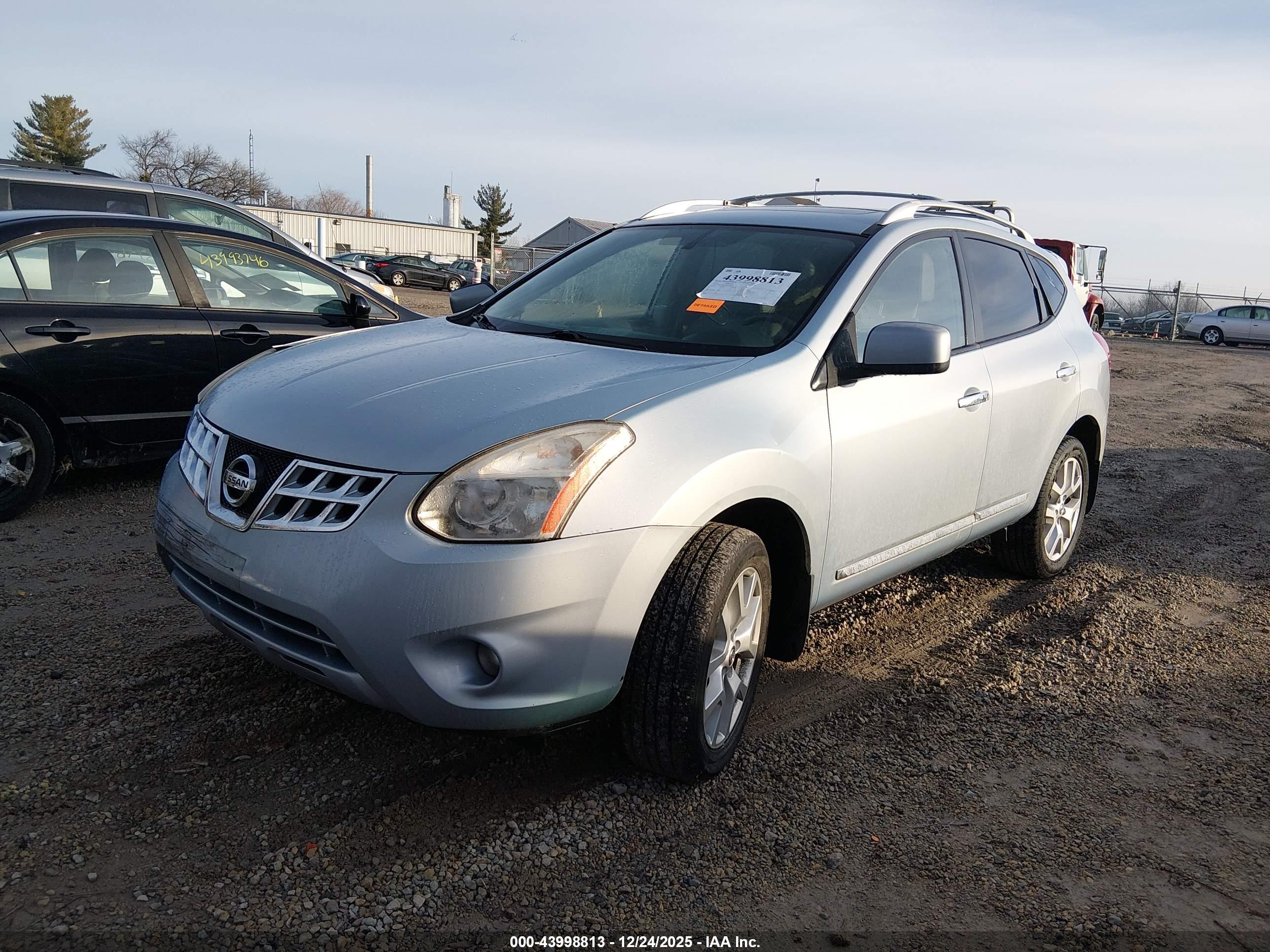 NISSAN ROGUE image 2