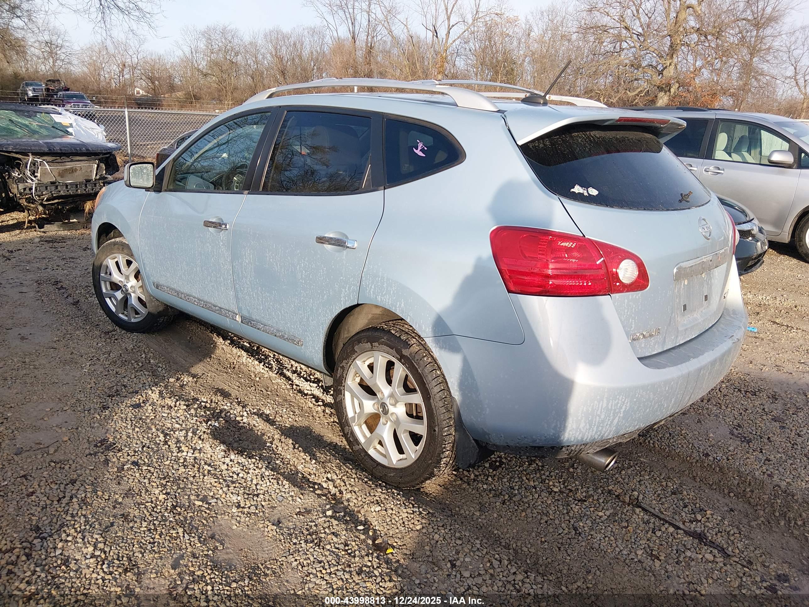 NISSAN ROGUE image 3