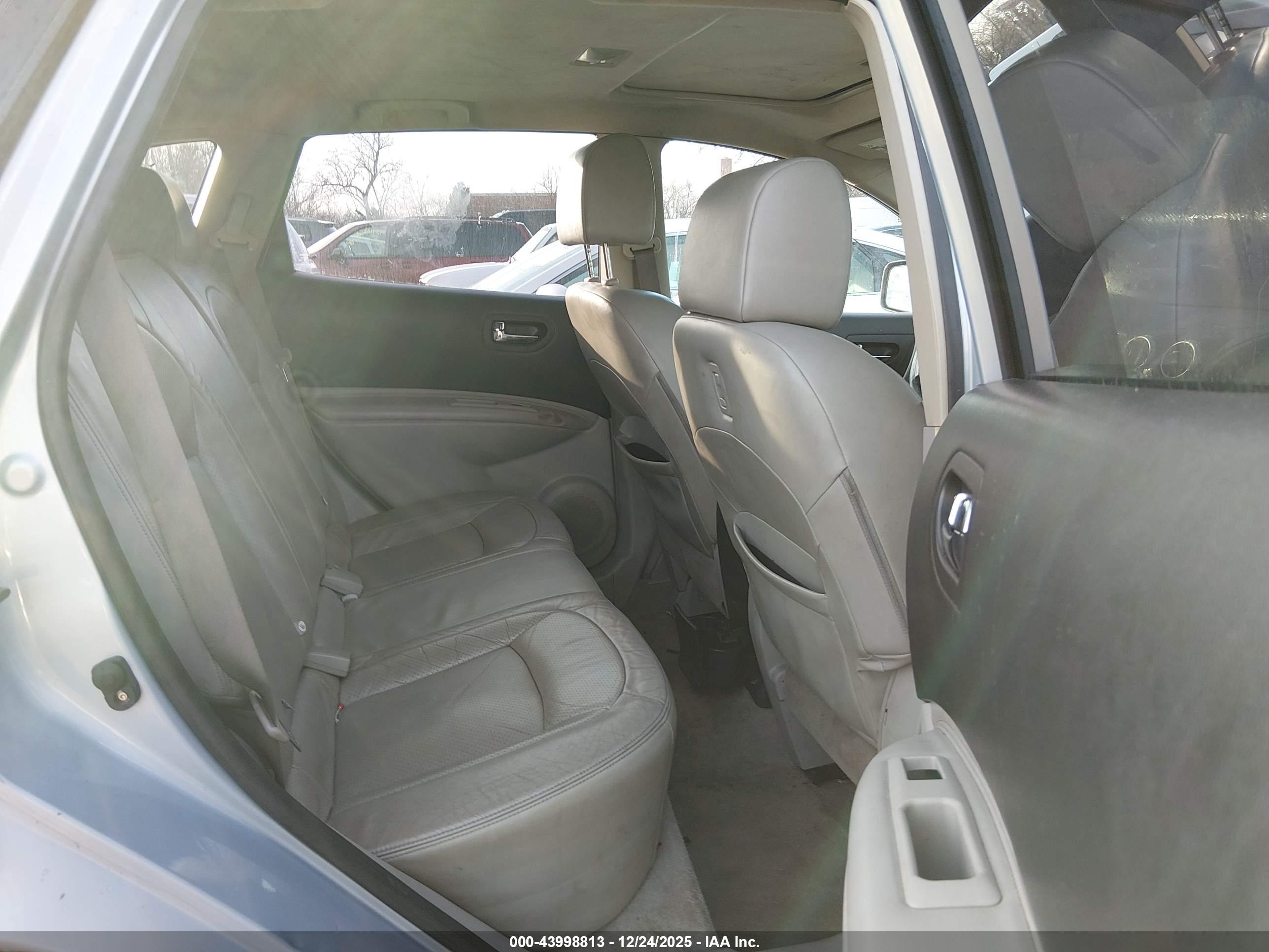 NISSAN ROGUE image 8