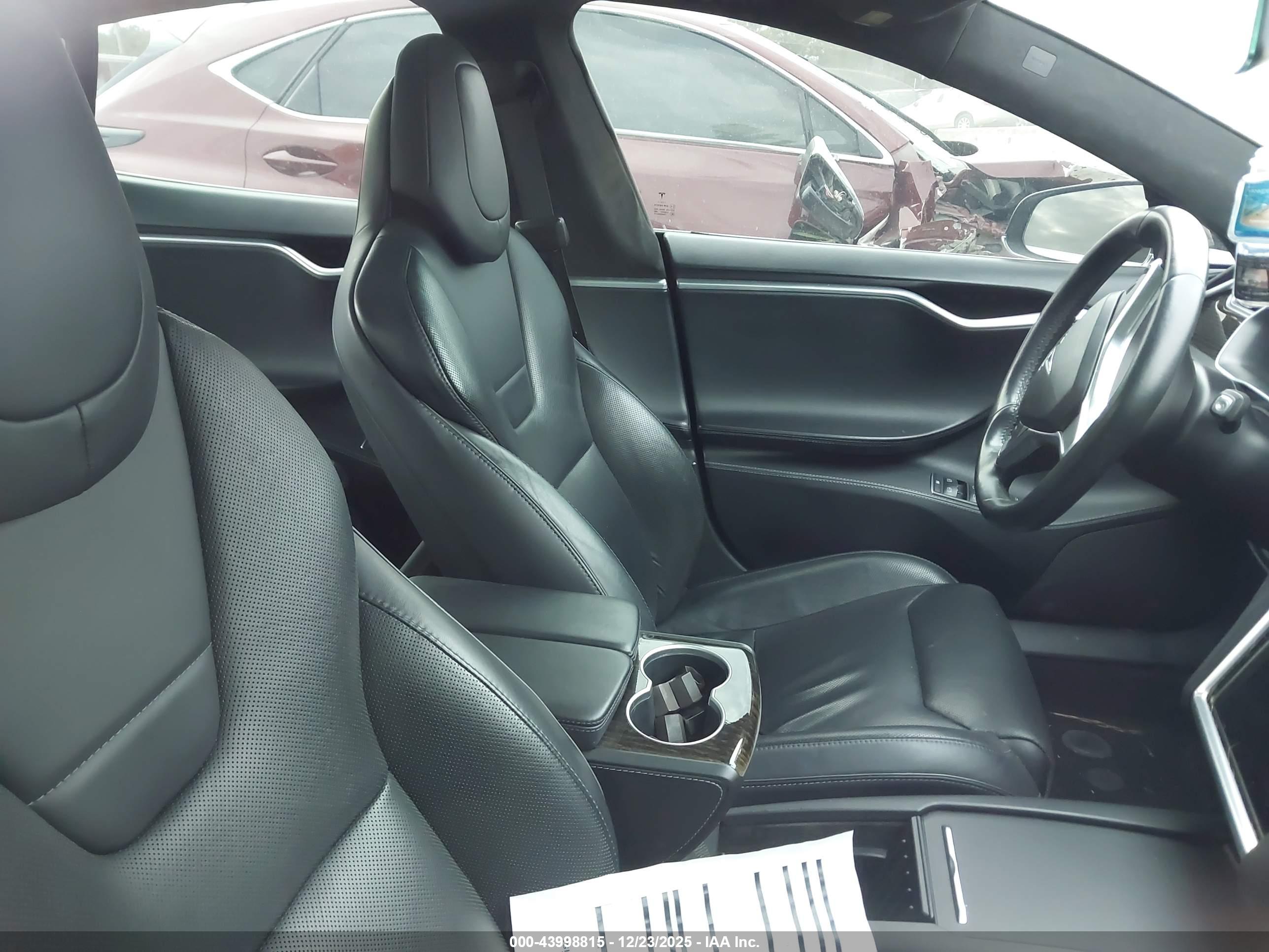 TESLA MODEL image 5