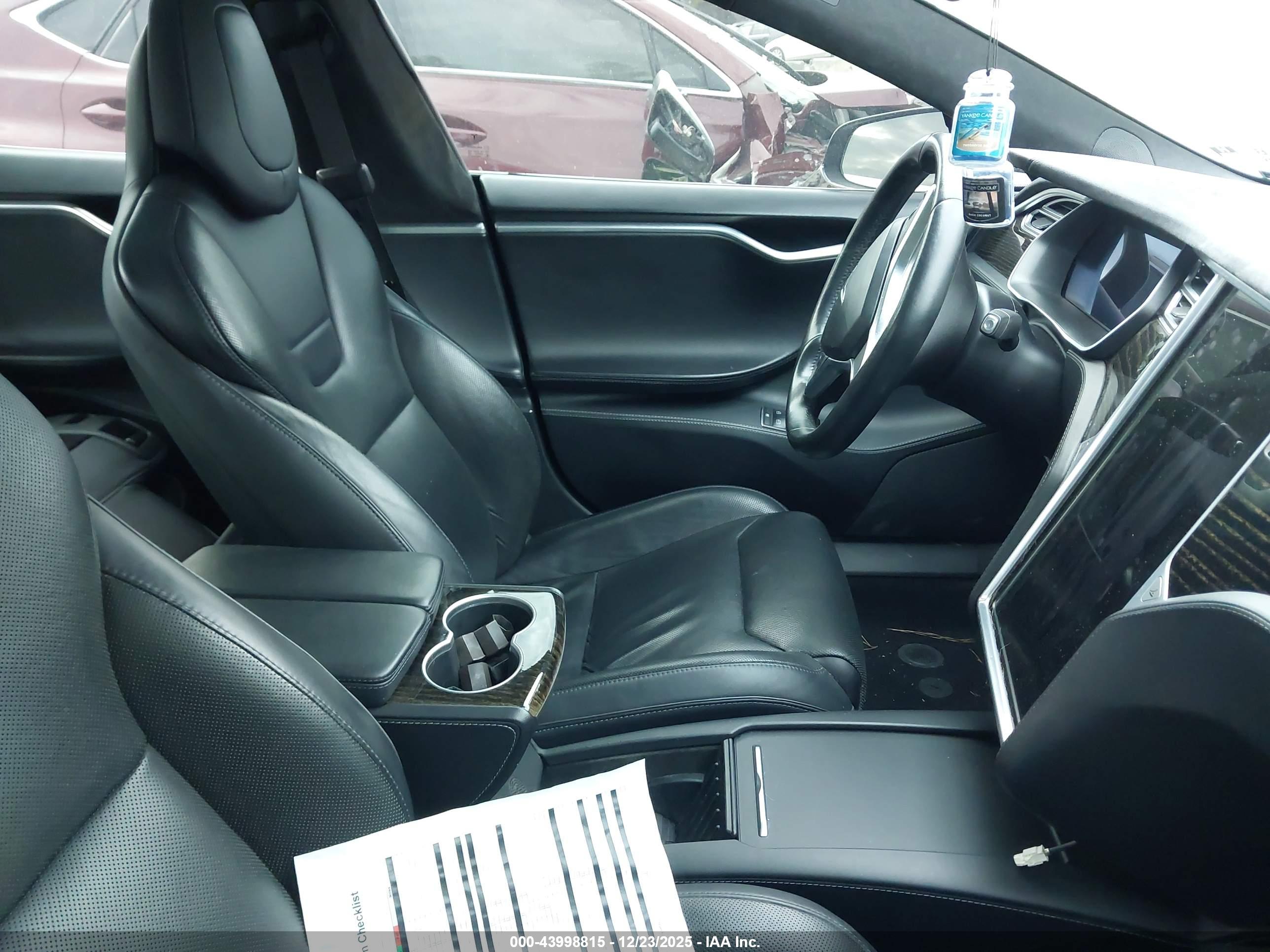 TESLA MODEL image 7