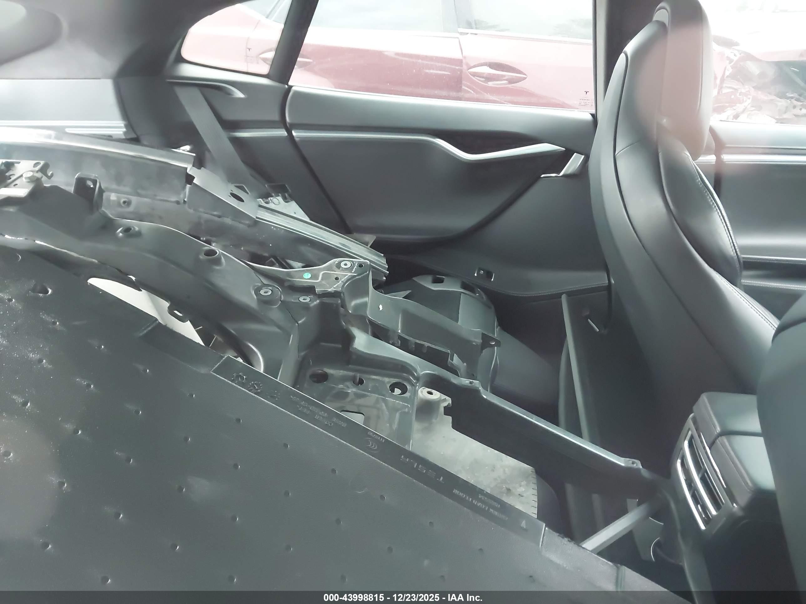 TESLA MODEL image 8