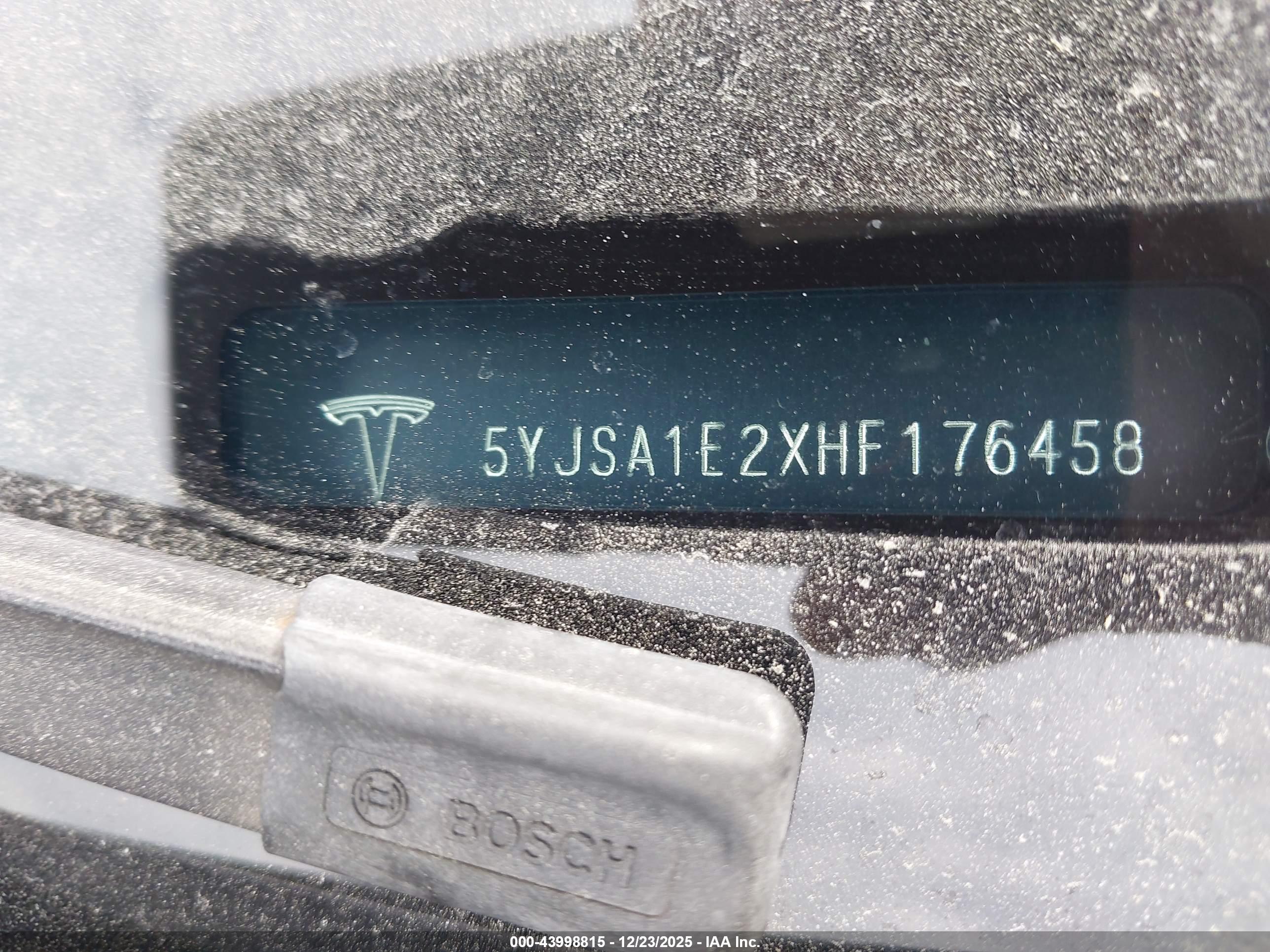 TESLA MODEL image 9