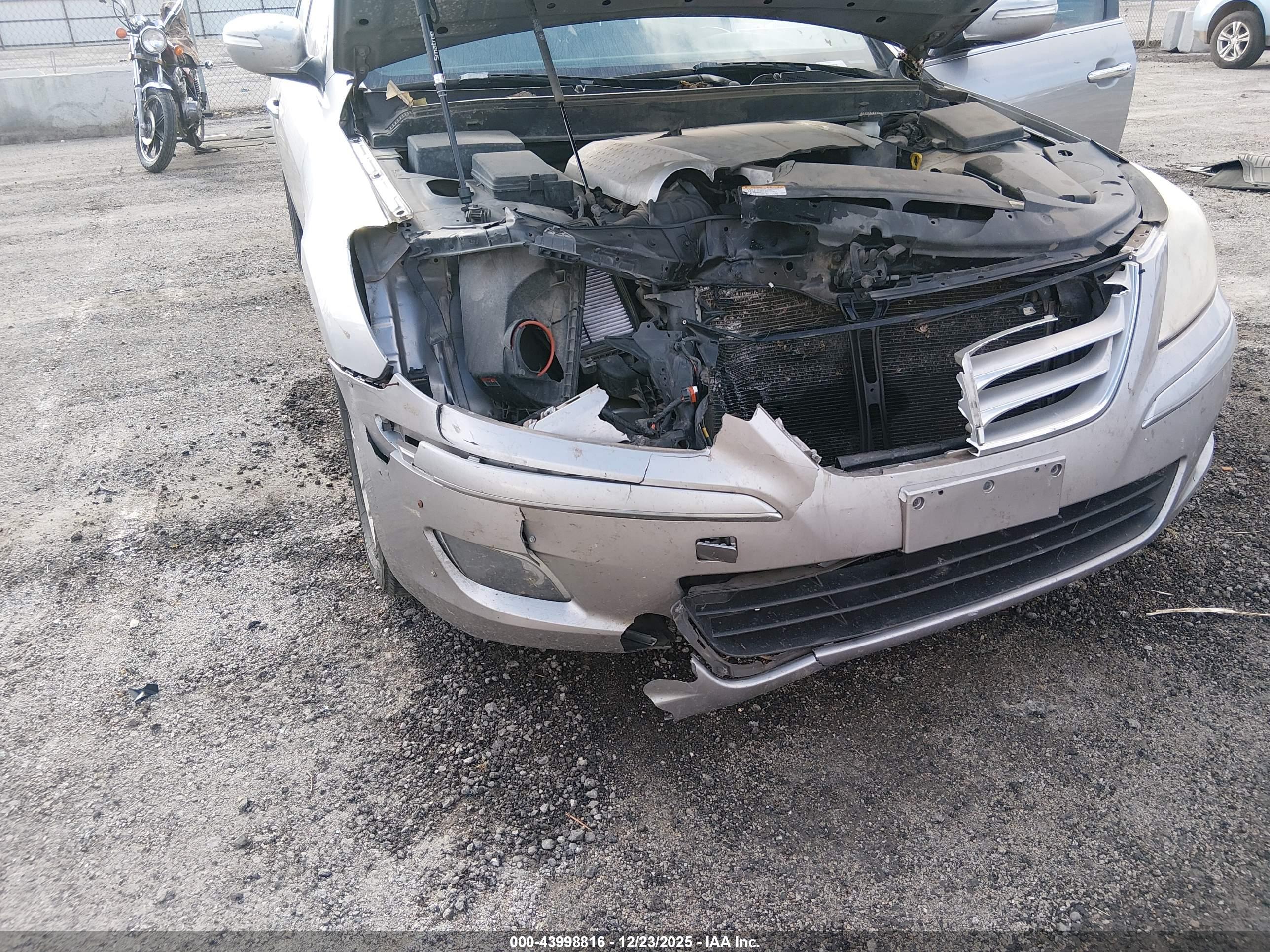 HYUNDAI GENESIS image 6