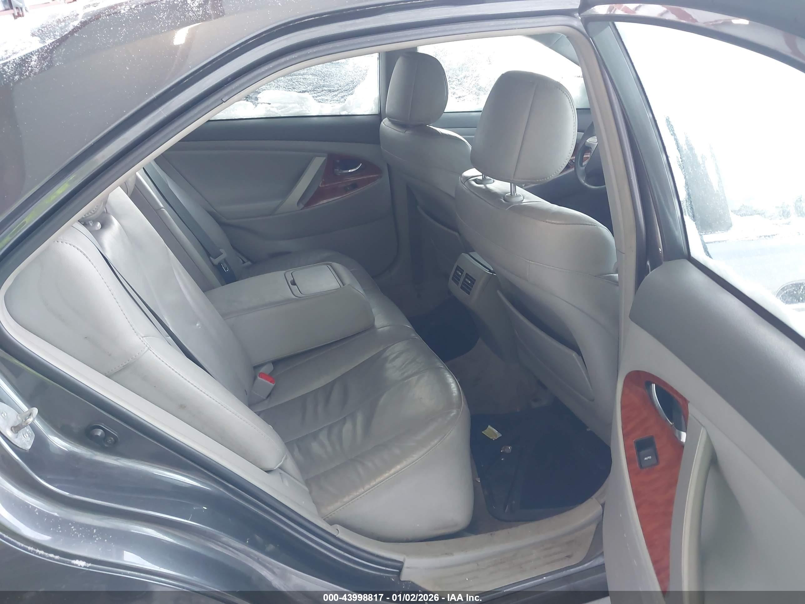 TOYOTA CAMRY image 8