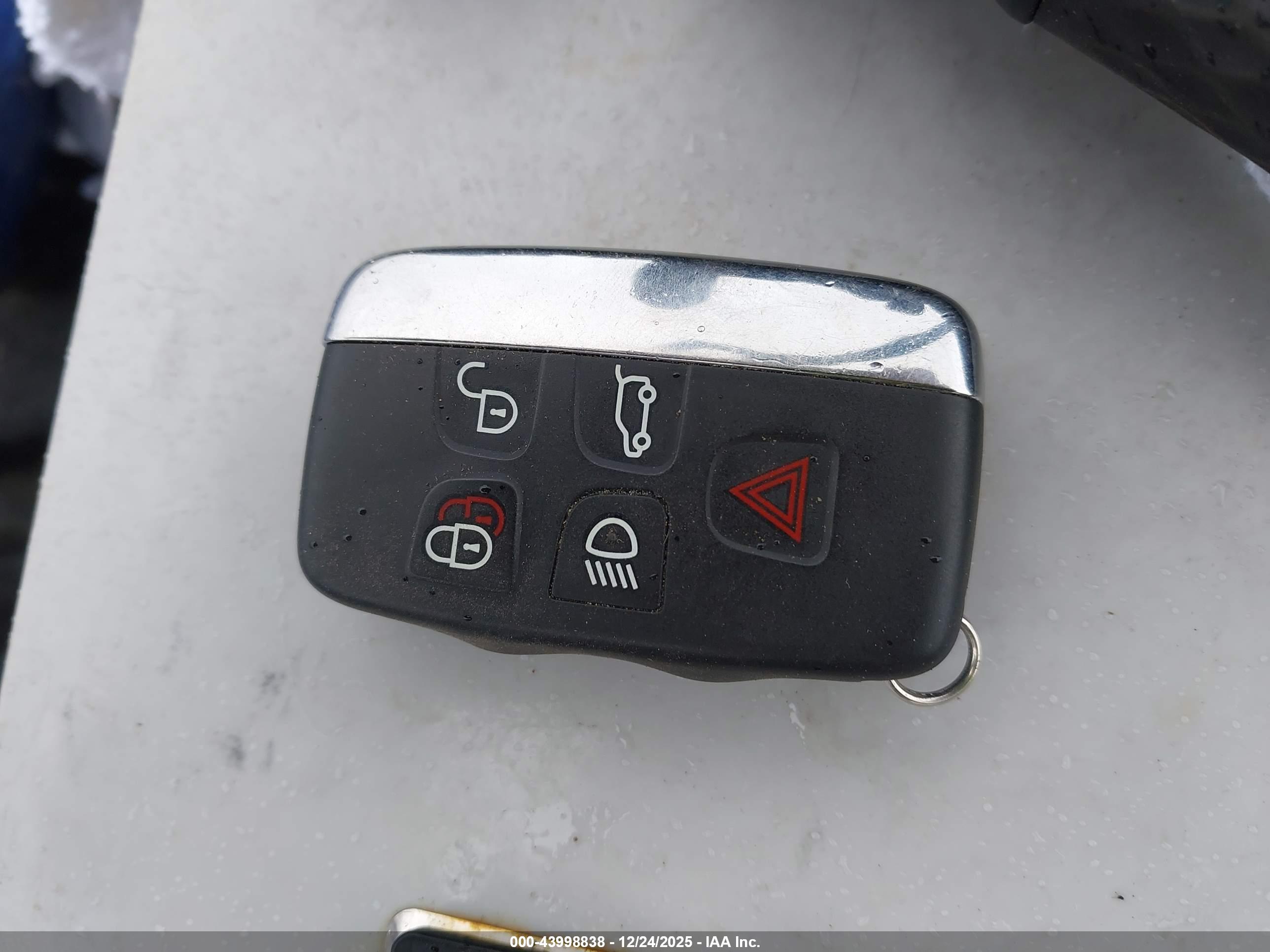 LAND ROVER image 11