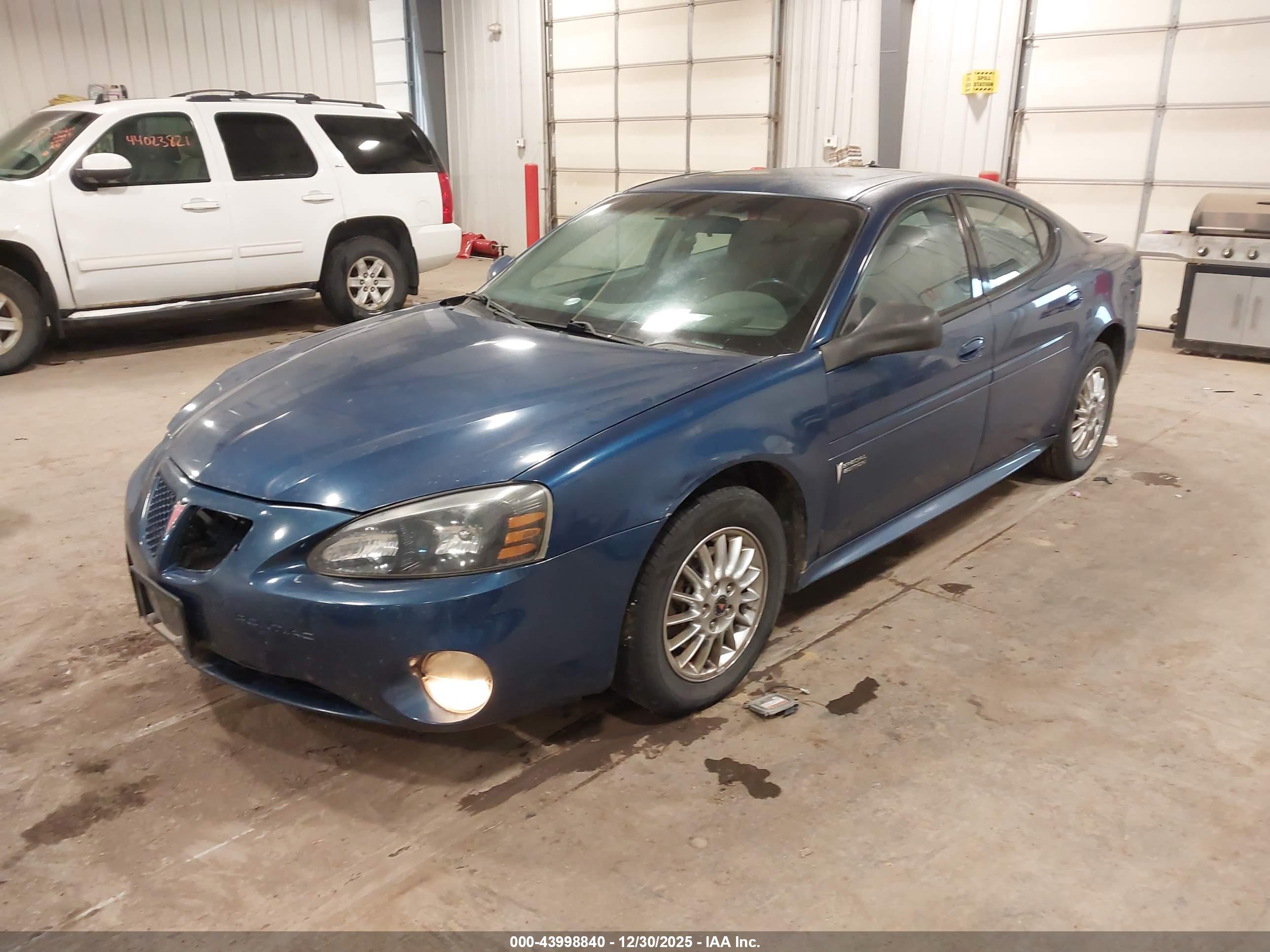 PONTIAC GRAND image 2