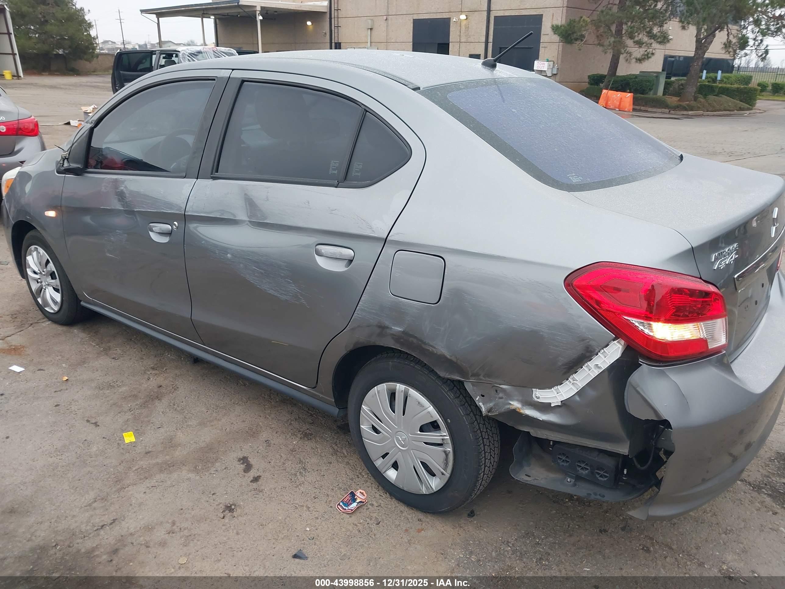 MITSUBISHI MIRAGE image 6
