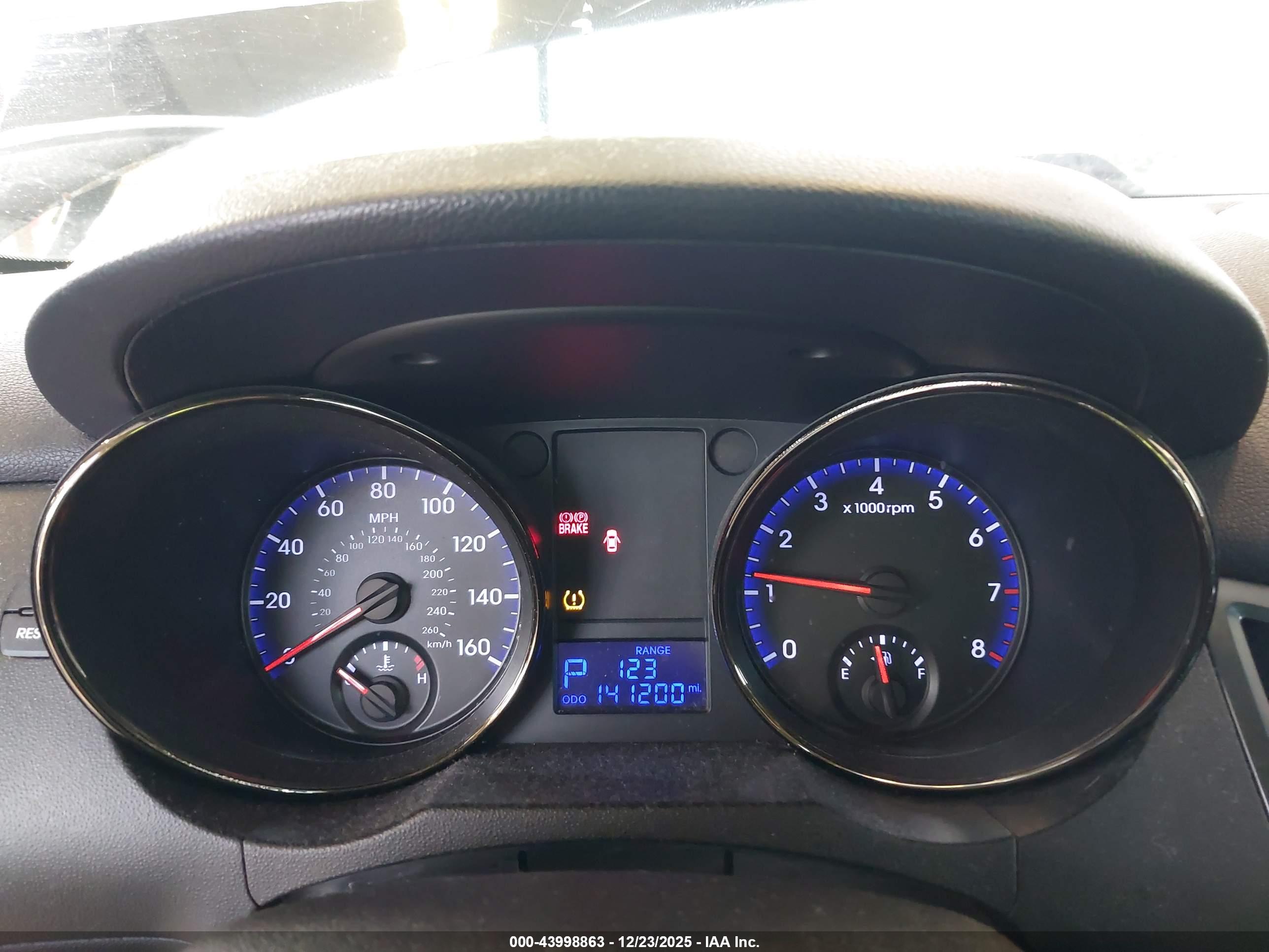 HYUNDAI GENESIS image 7