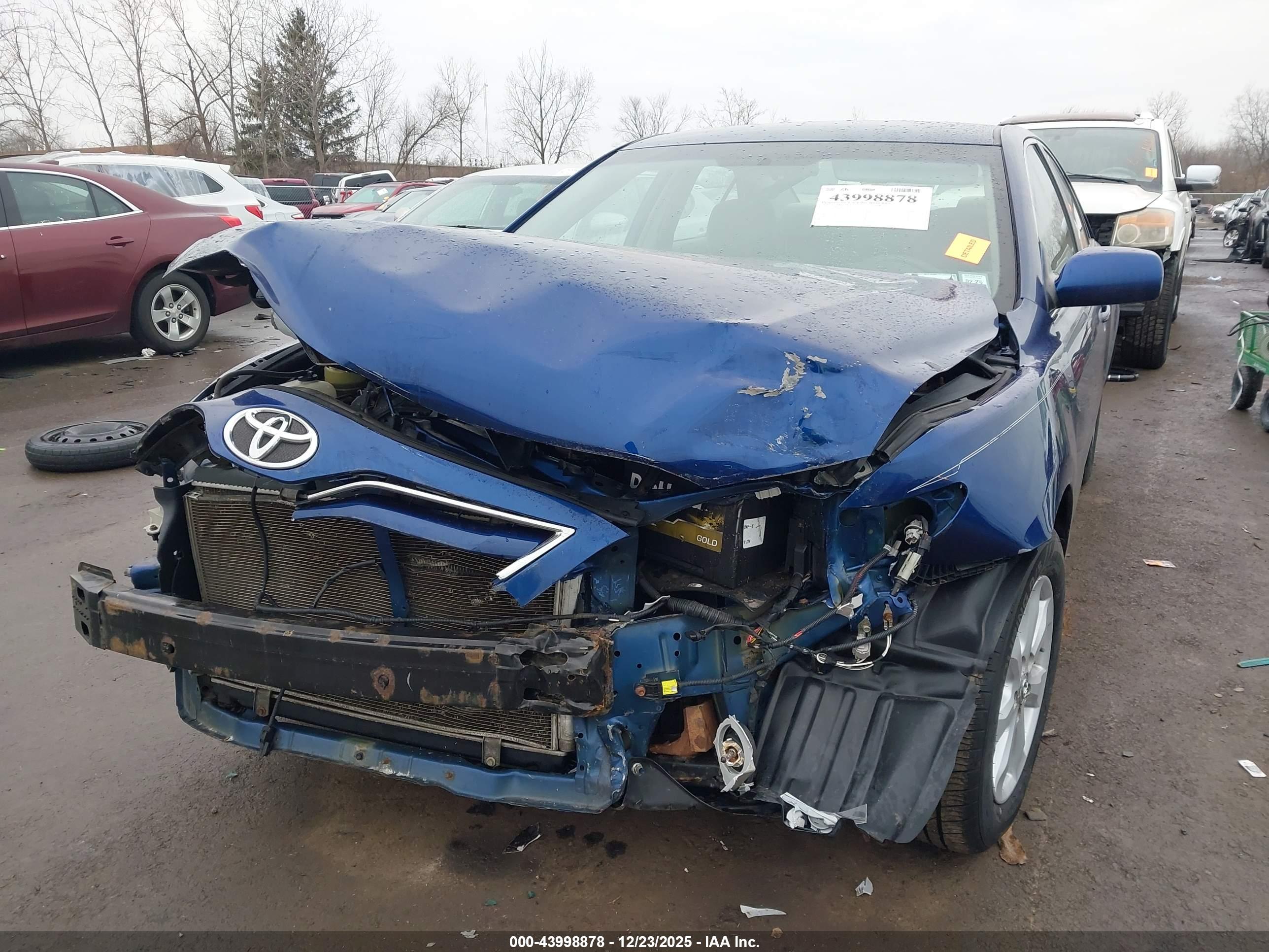 TOYOTA CAMRY image 2