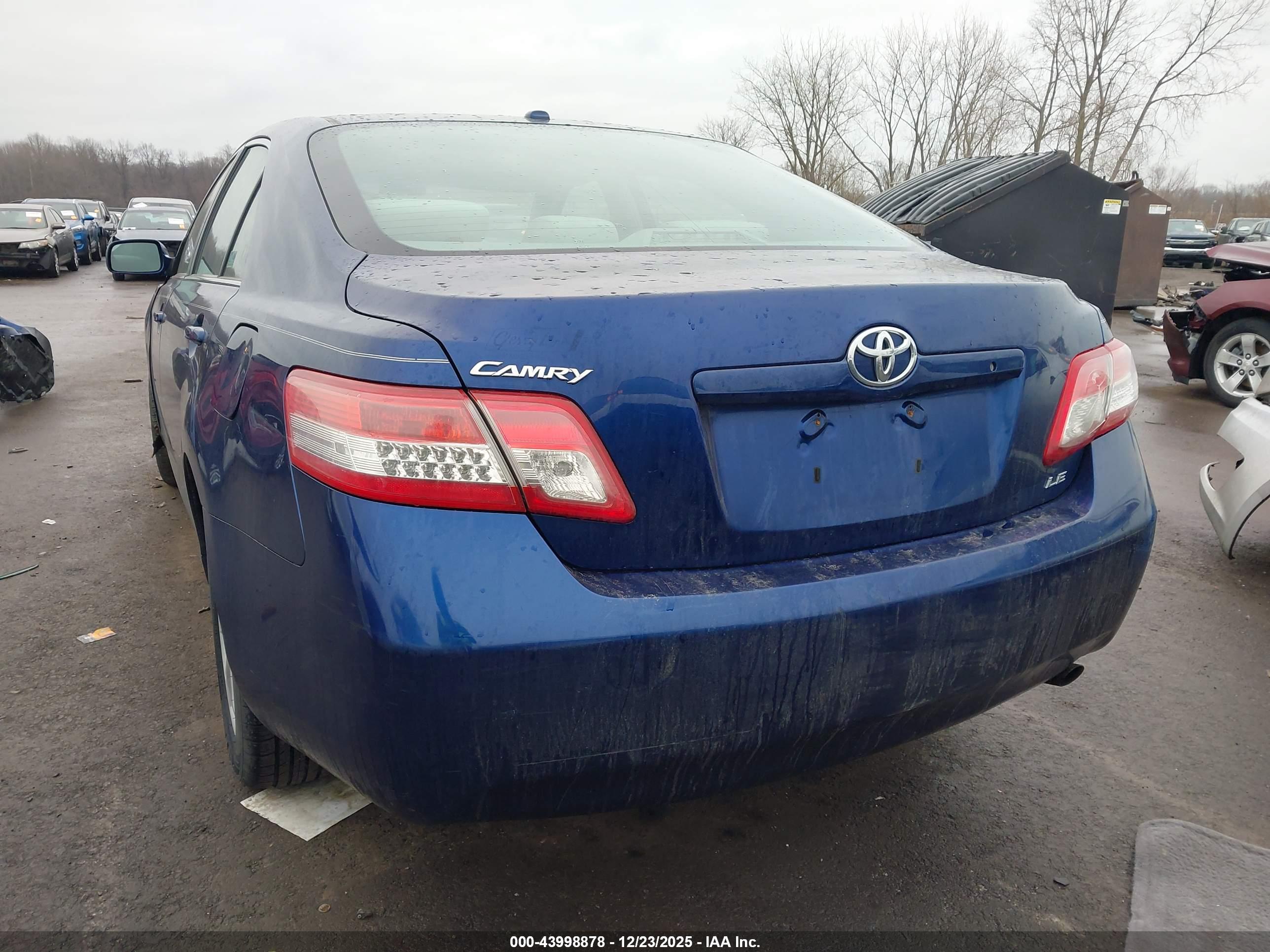TOYOTA CAMRY image 3