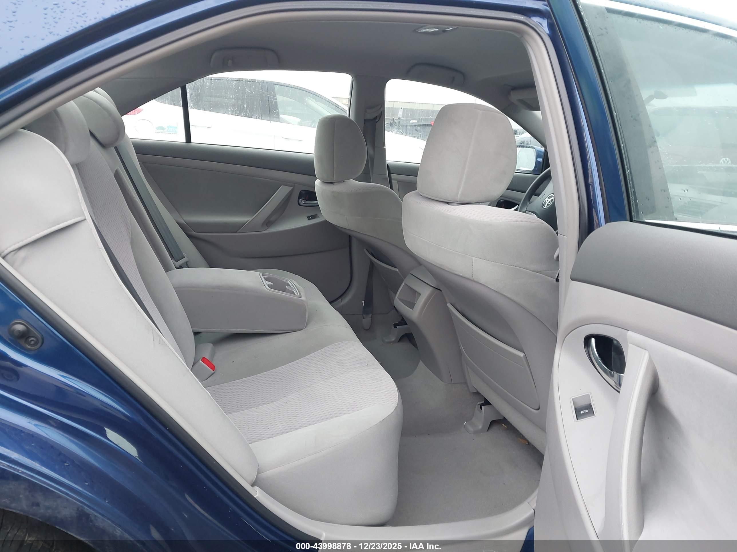 TOYOTA CAMRY image 8