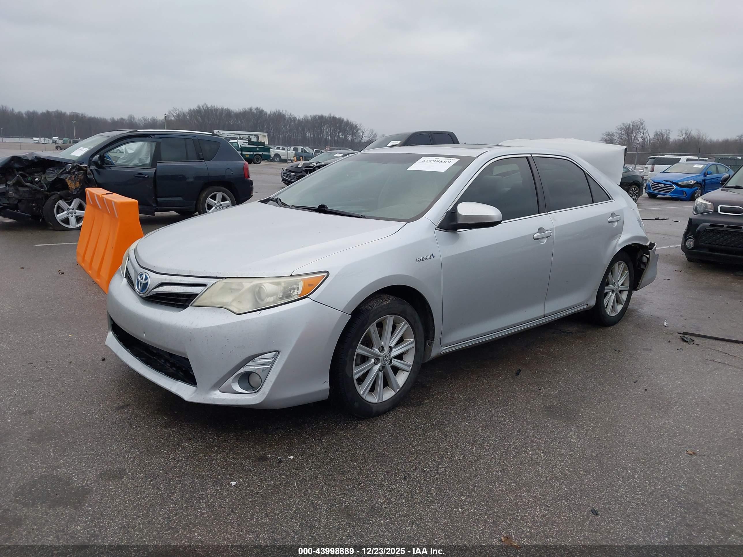 TOYOTA CAMRY image 2