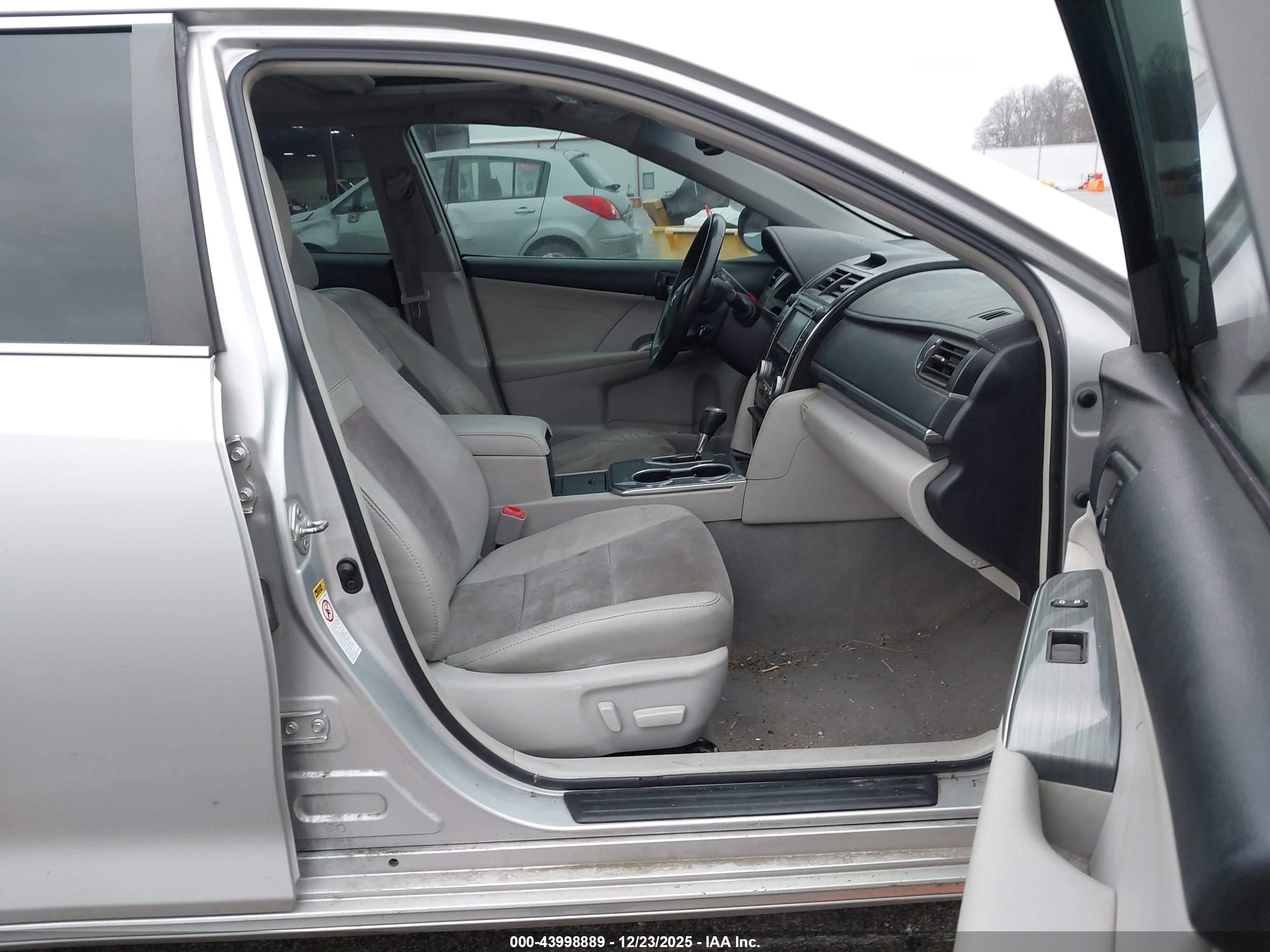 TOYOTA CAMRY image 5