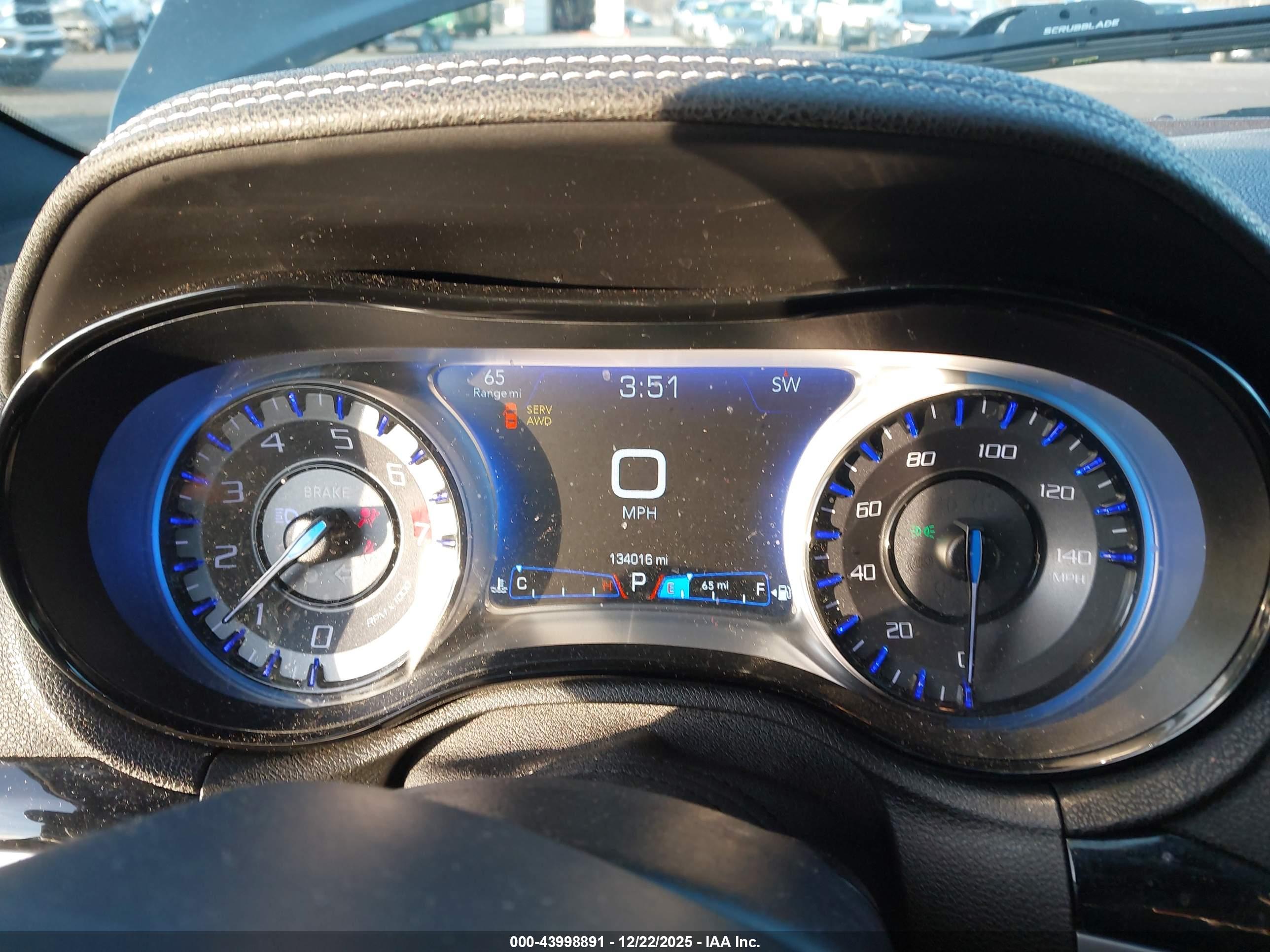 CHRYSLER 300 image 7