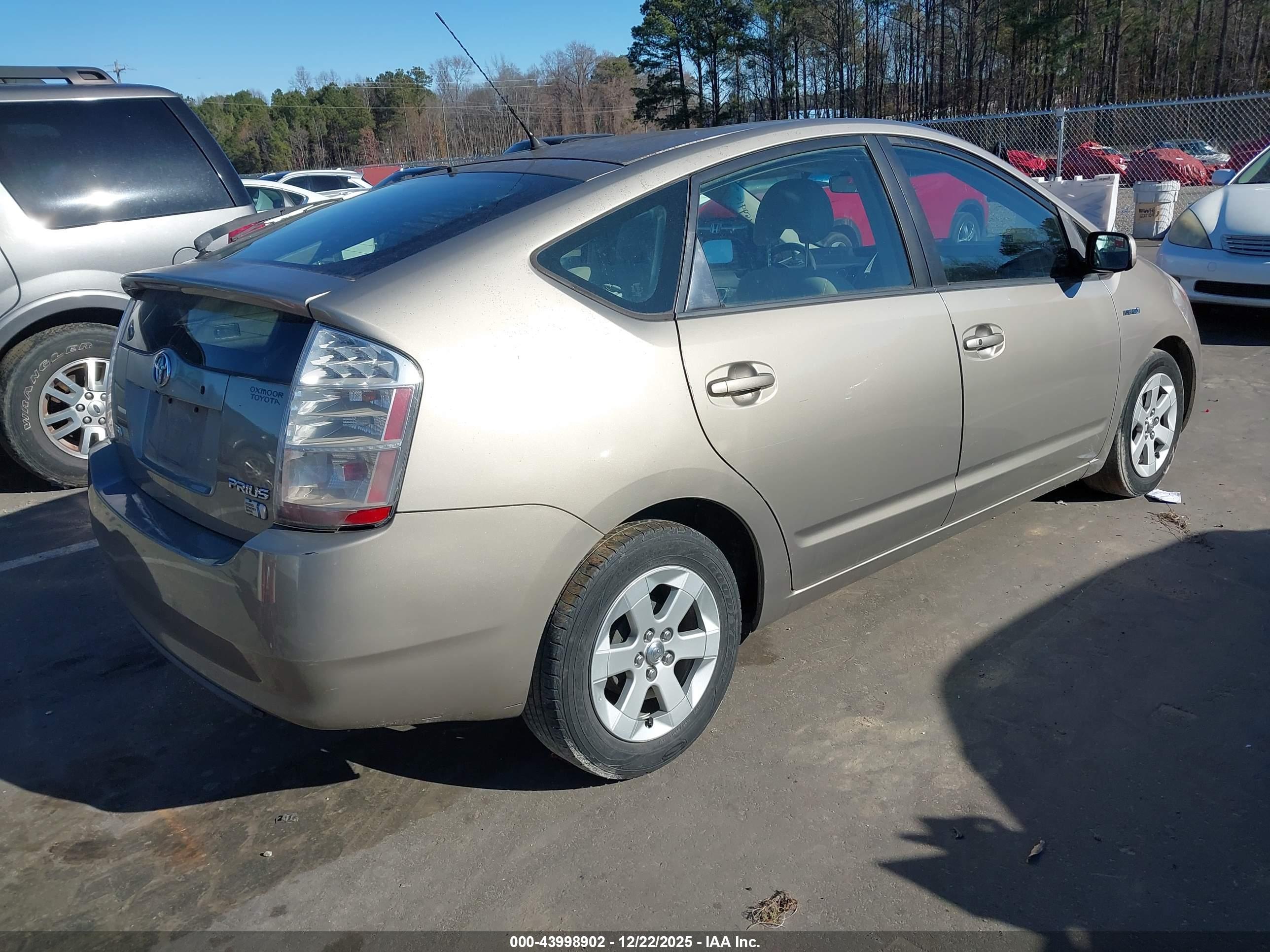 TOYOTA PRIUS image 4