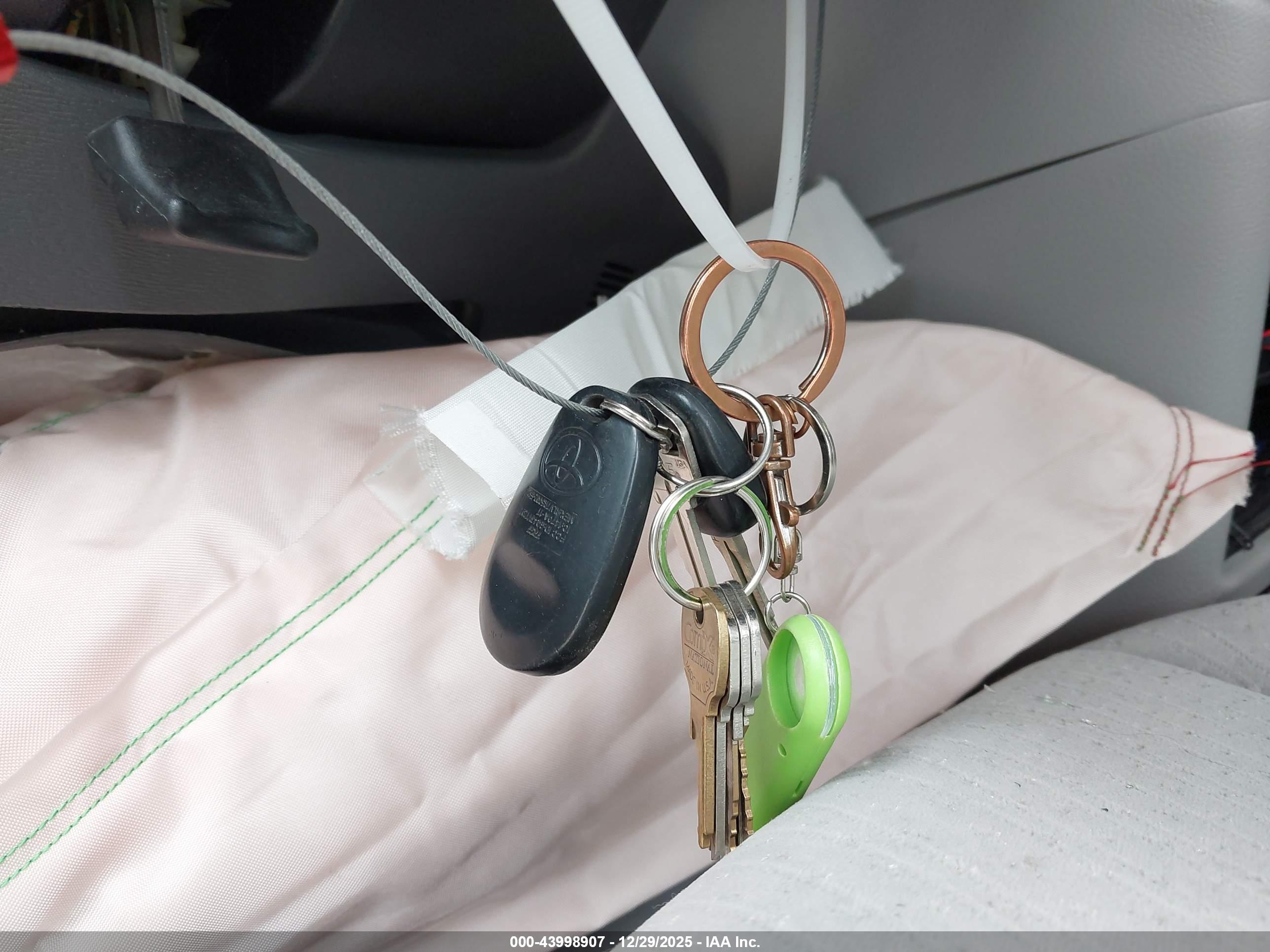TOYOTA SIENNA image 11