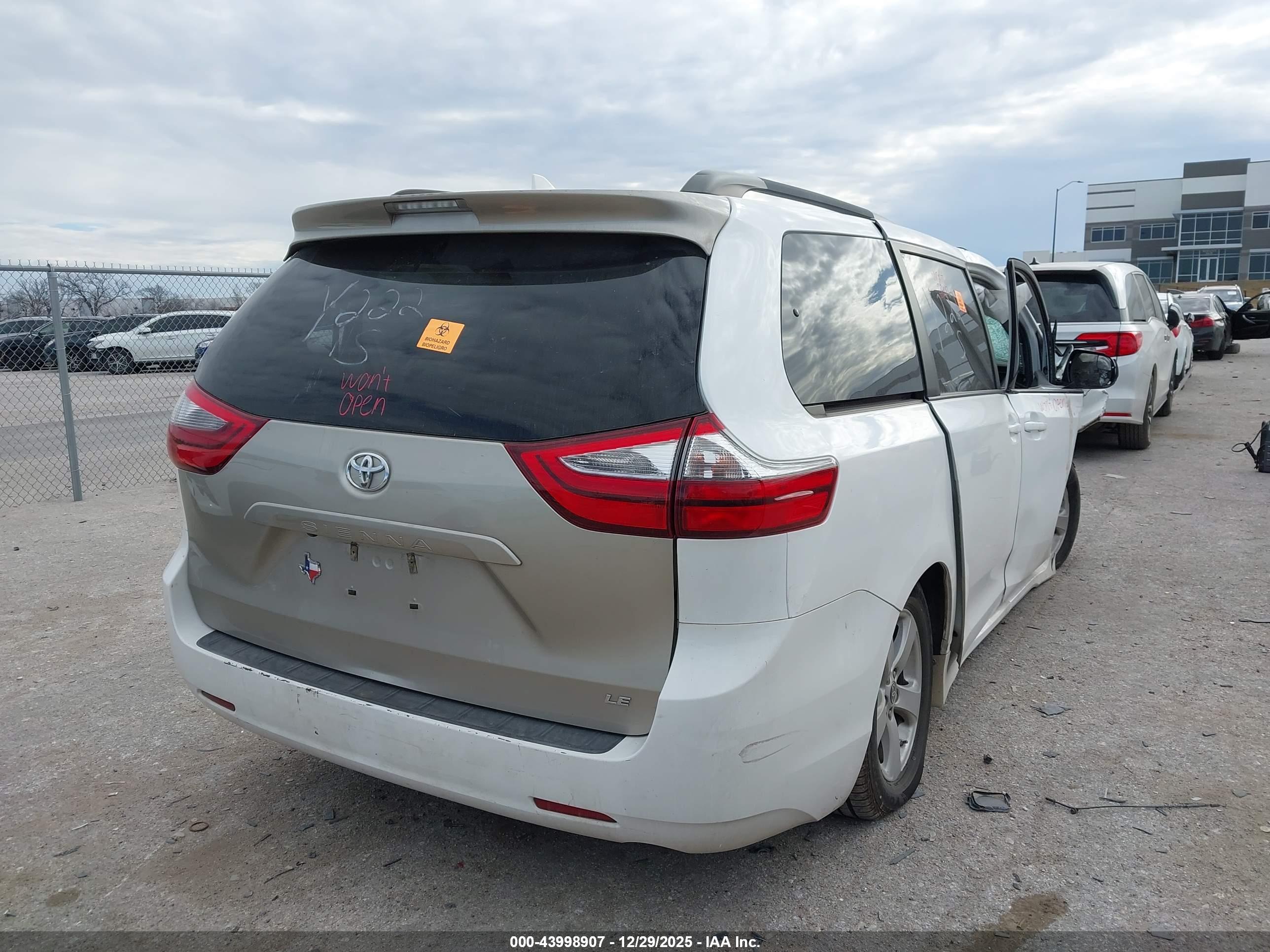 TOYOTA SIENNA image 4