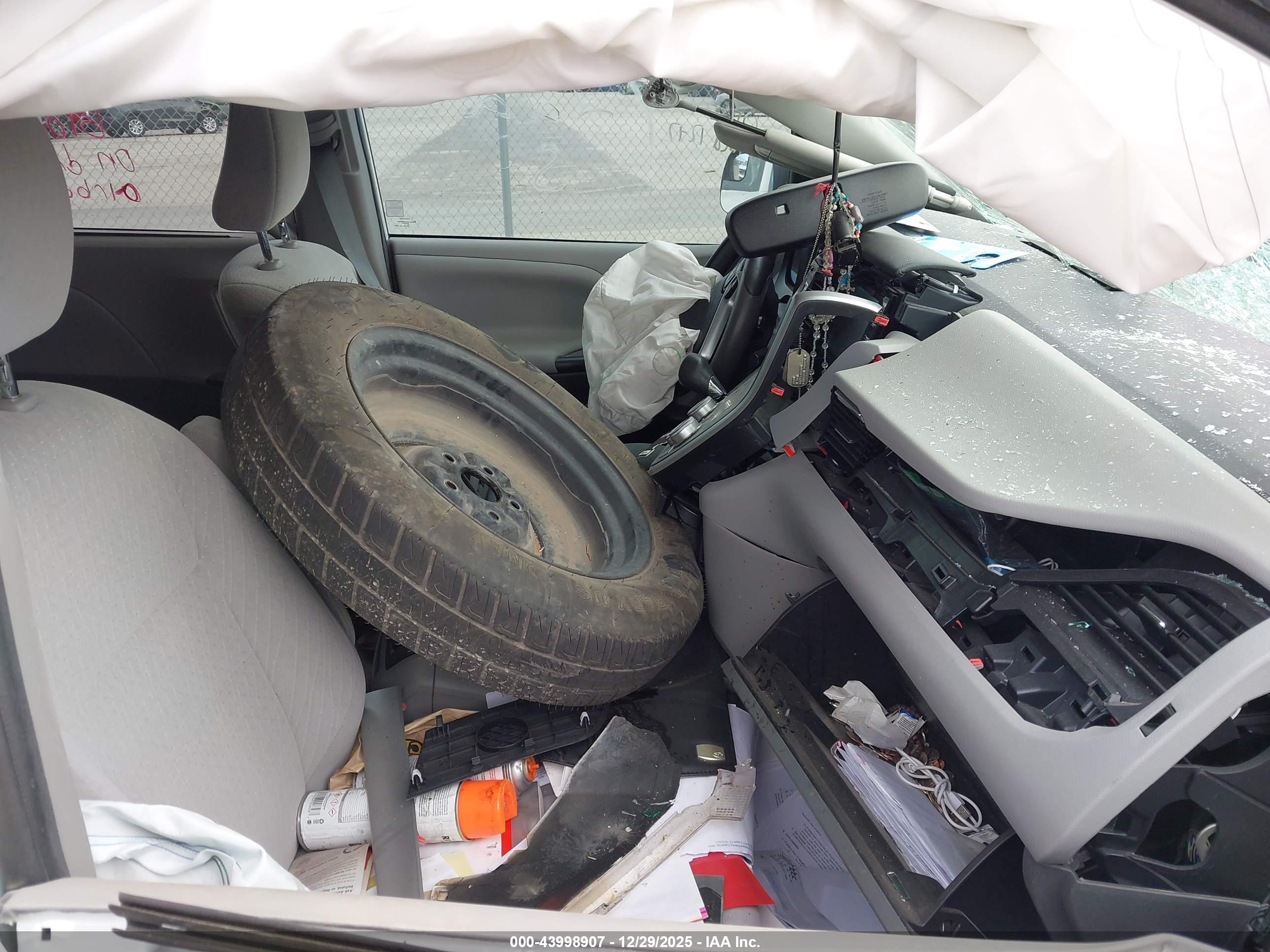 TOYOTA SIENNA image 5